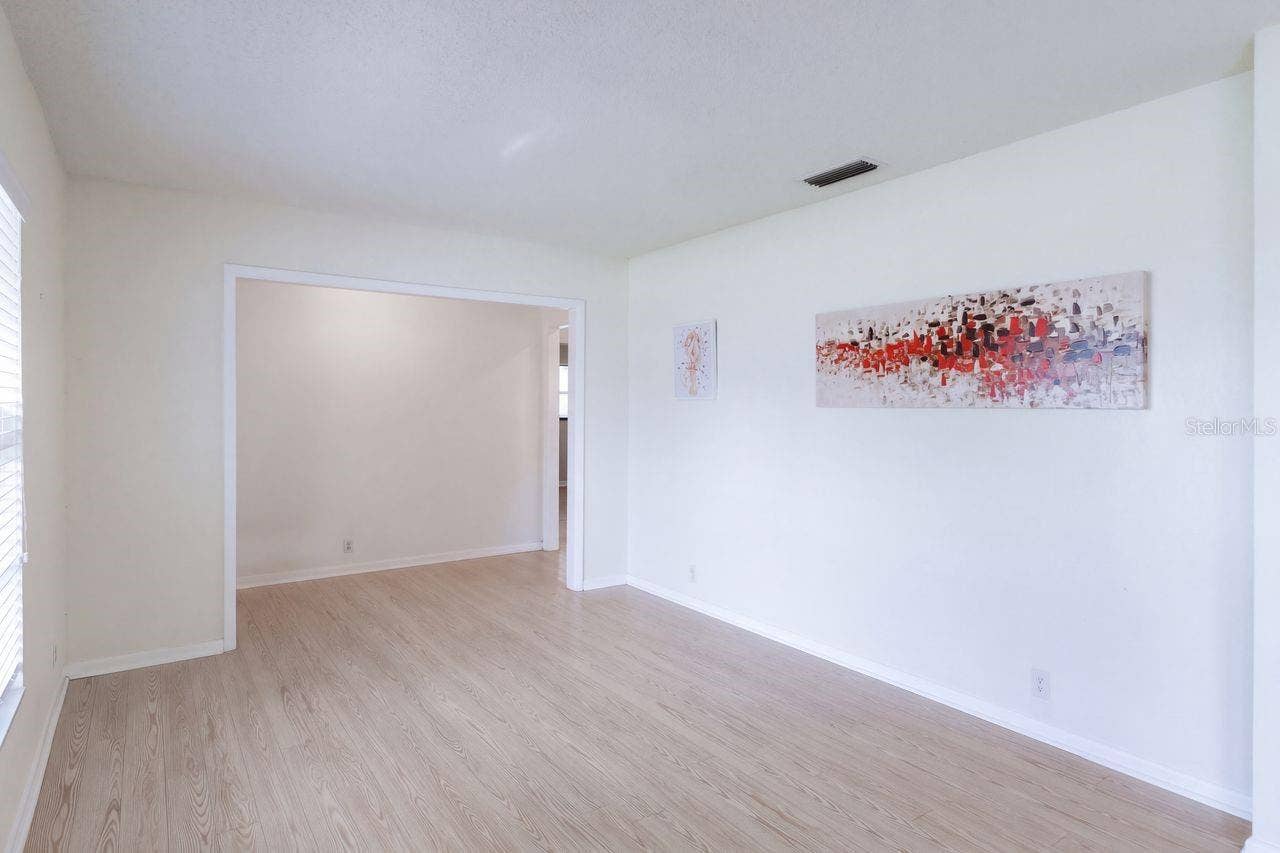 128 LAGOON ROAD, Winter Haven, FL 33884 Livingroom