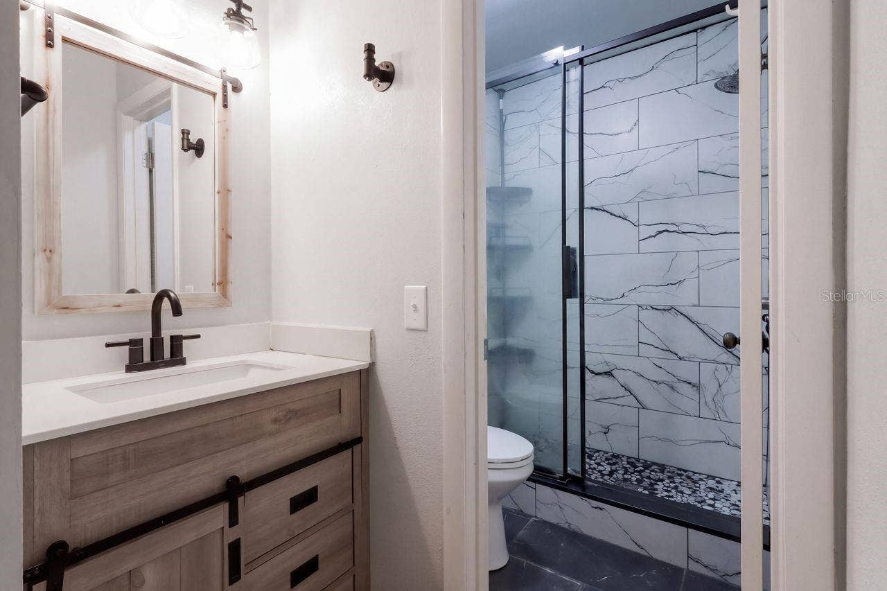 128 LAGOON ROAD, Winter Haven, FL 33884 Primary bathroom