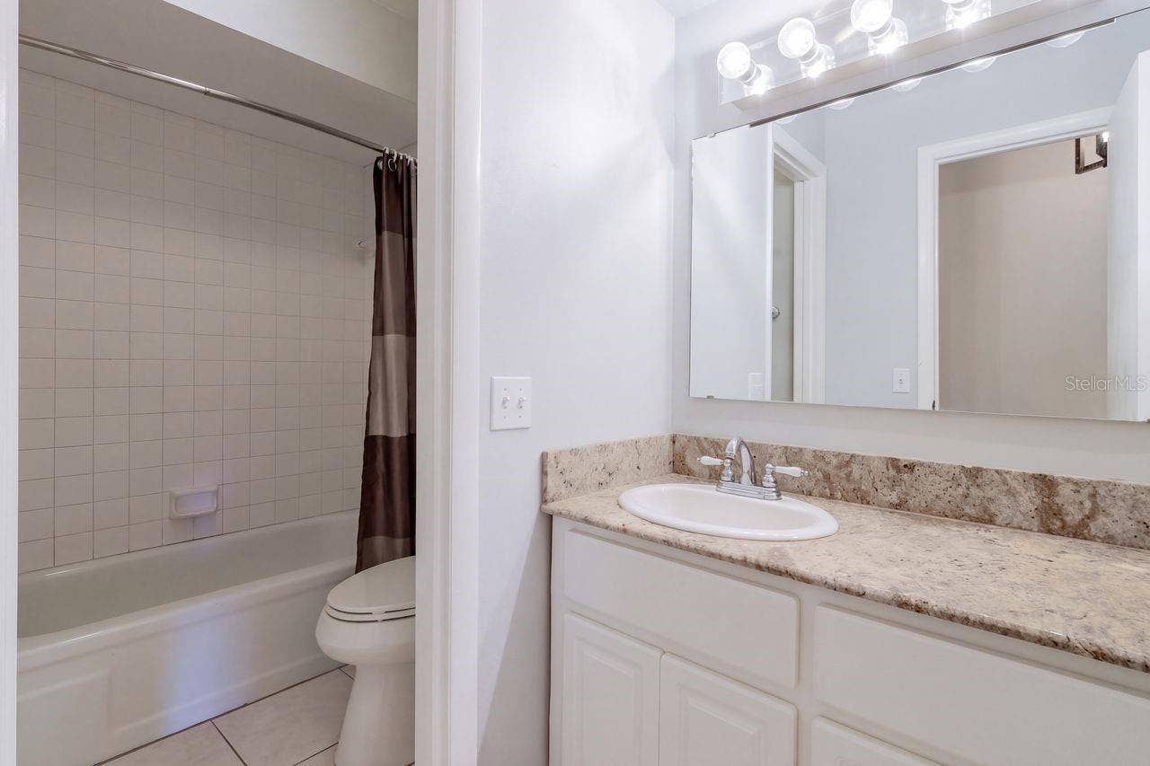 128 LAGOON ROAD, Winter Haven, FL 33884 Hall bathroom