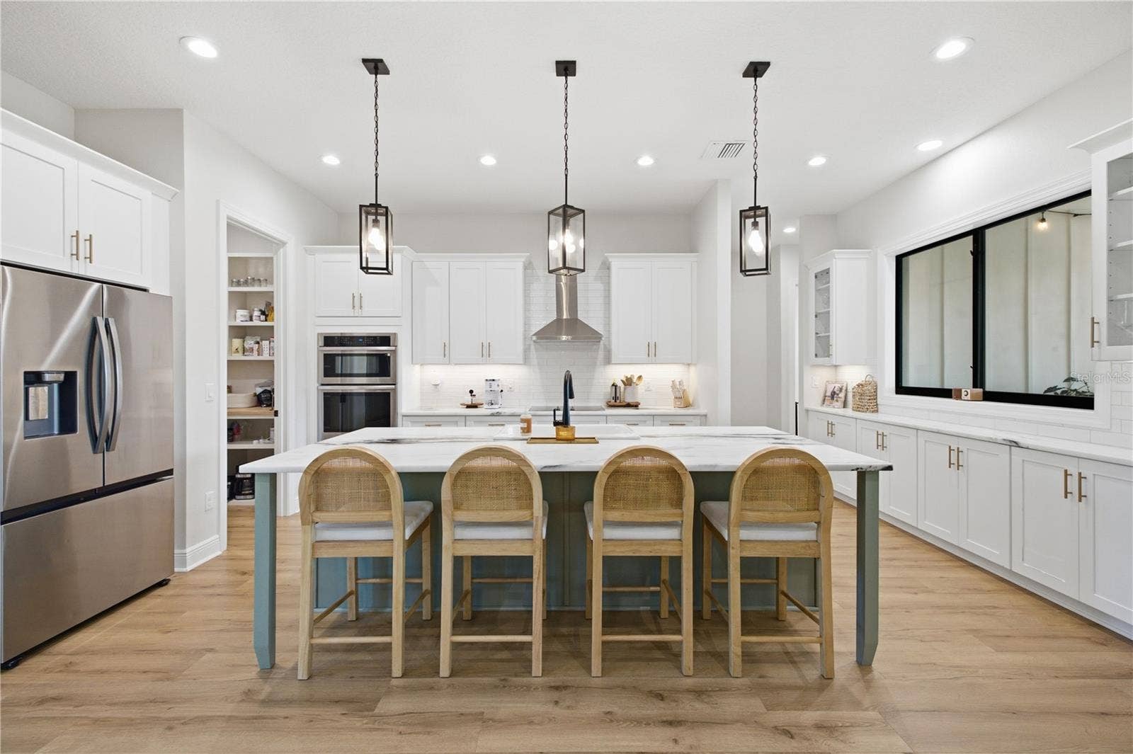 2664 WILSKY ROAD, Land O Lakes, FL 34639 Huge Island (over 9 FT) and leathered granite countertop.
