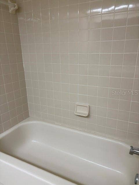 402 DATE PALM COURT NE, St Petersburg, FL 33703 guest bath upstairs