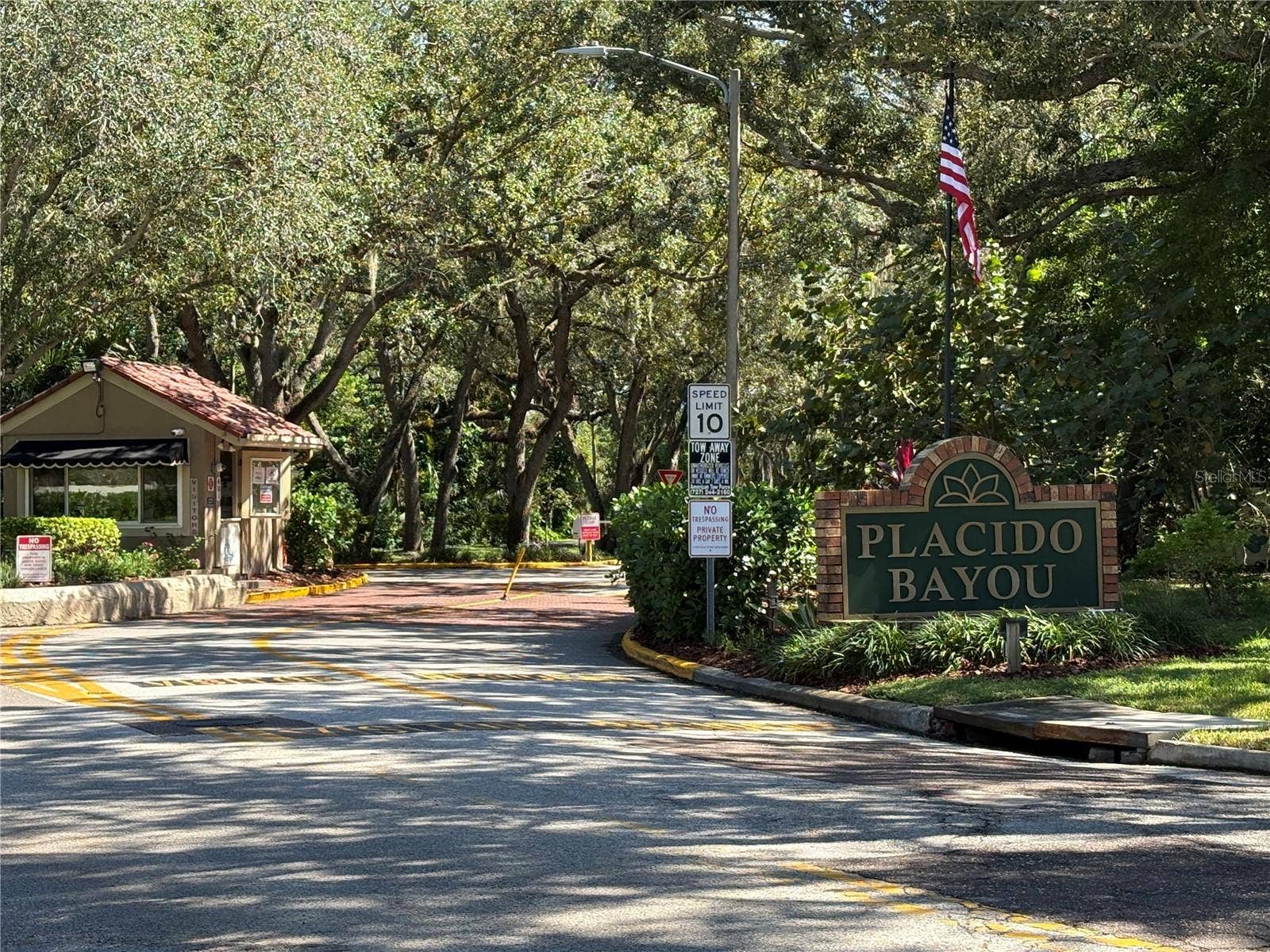 402 DATE PALM COURT NE, St Petersburg, FL 33703 Beautiful entrance