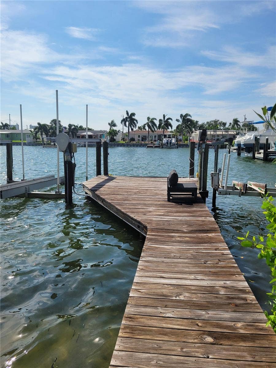 7880 2ND AVENUE S, St Petersburg, FL 33707 7880 2ND AVENUE S, St Petersburg, FL 33707