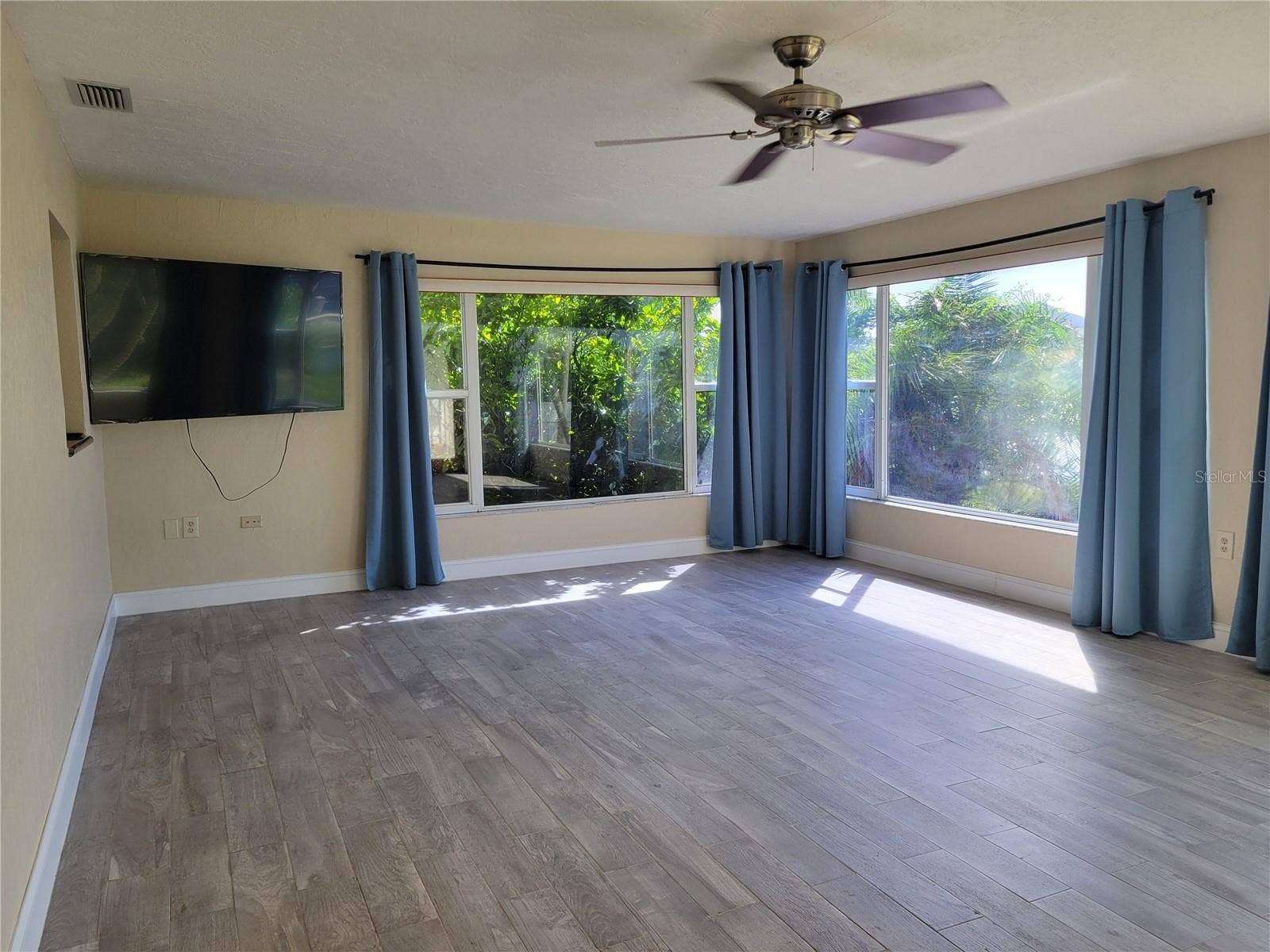 7880 2ND AVENUE S, St Petersburg, FL 33707 7880 2ND AVENUE S, St Petersburg, FL 33707