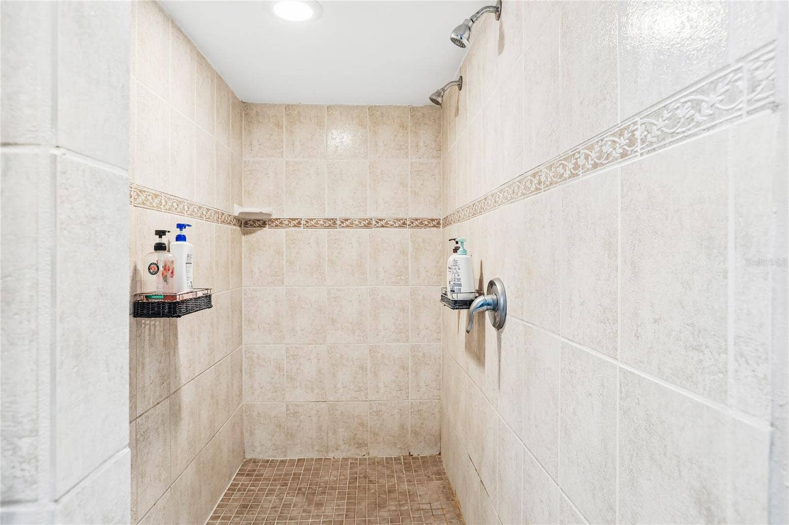 700 13TH COURT SW, Largo, FL 33770 700 13TH COURT SW, Largo, FL 33770