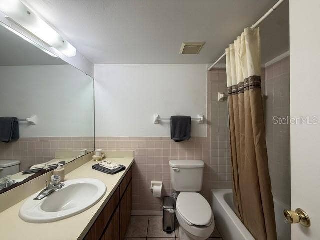 11201 122ND AVENUE, #209, Largo, FL 33778 Guest bath is a shower/tub