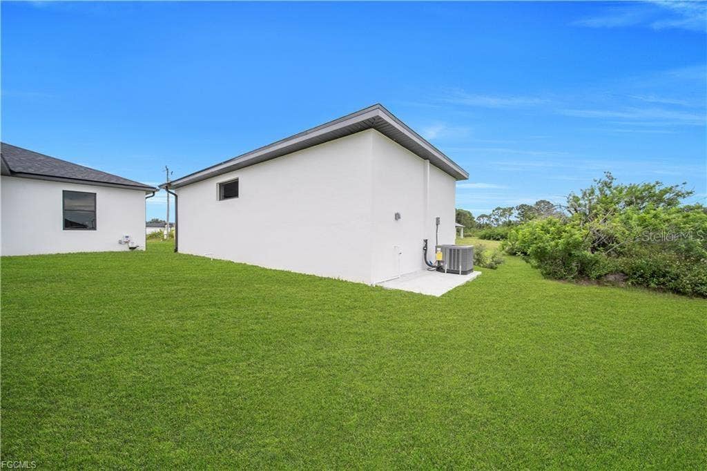 382 PAULINE AVE, Lehigh Acres, FL 33974