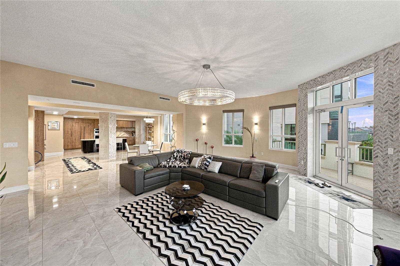 450 KNIGHTS RUN AVENUE, #405, Tampa, FL 33602 450 KNIGHTS RUN AVENUE, #405, Tampa, FL 33602