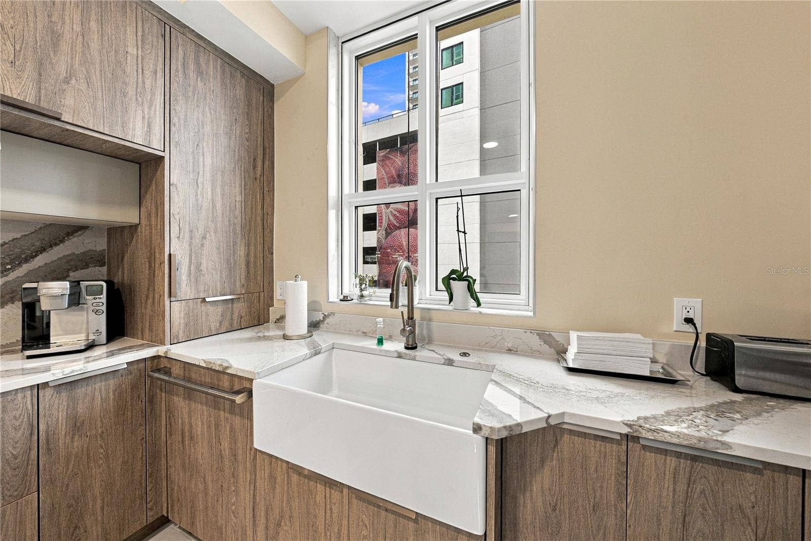 450 KNIGHTS RUN AVENUE, #405, Tampa, FL 33602 450 KNIGHTS RUN AVENUE, #405, Tampa, FL 33602