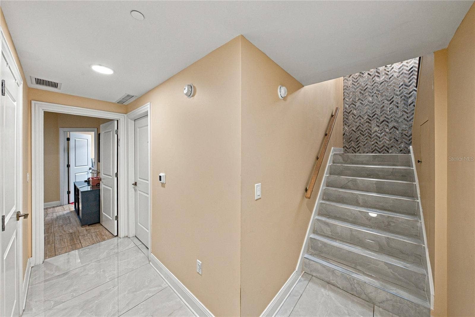 450 KNIGHTS RUN AVENUE, #405, Tampa, FL 33602 450 KNIGHTS RUN AVENUE, #405, Tampa, FL 33602
