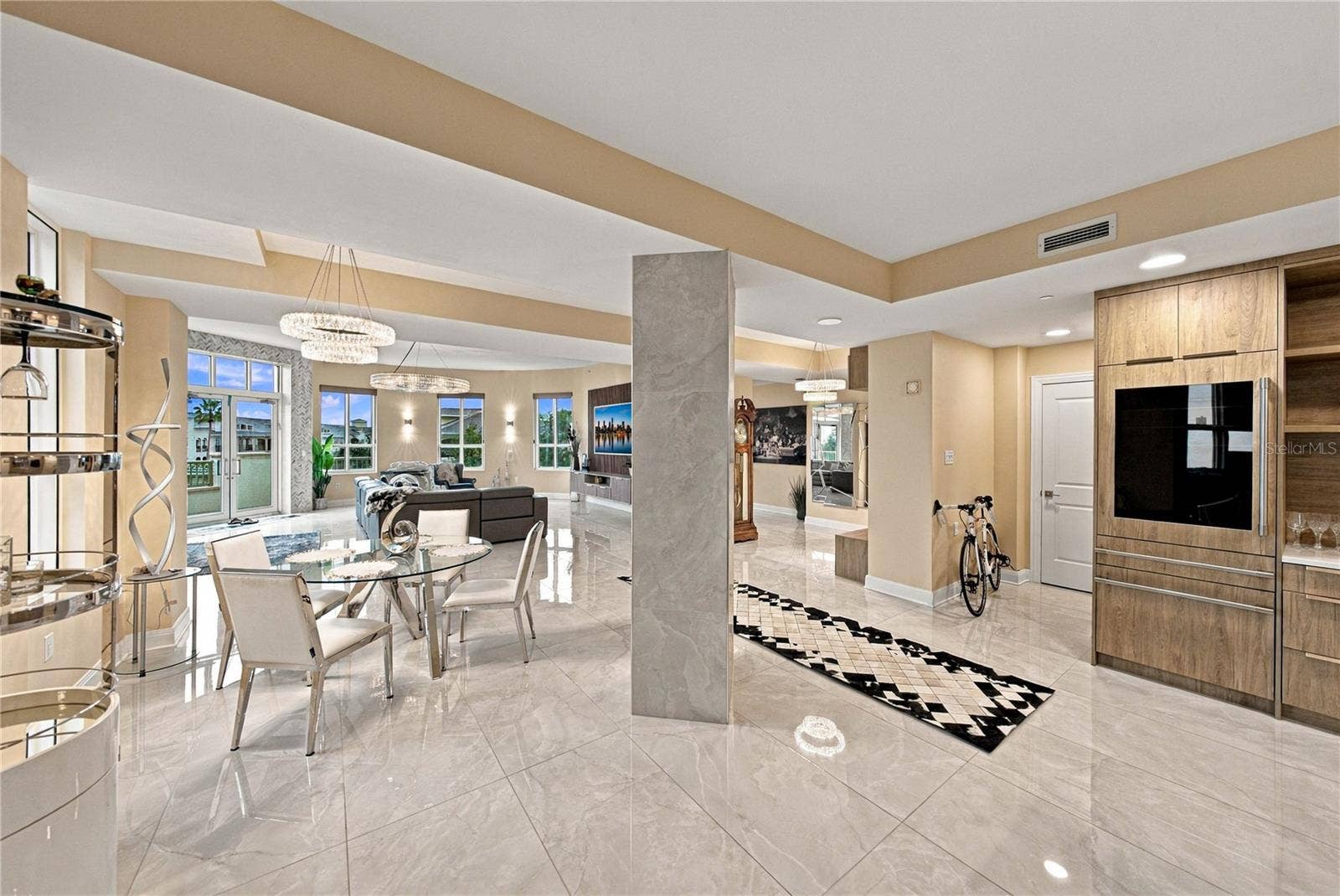 450 KNIGHTS RUN AVENUE, #405, Tampa, FL 33602 450 KNIGHTS RUN AVENUE, #405, Tampa, FL 33602