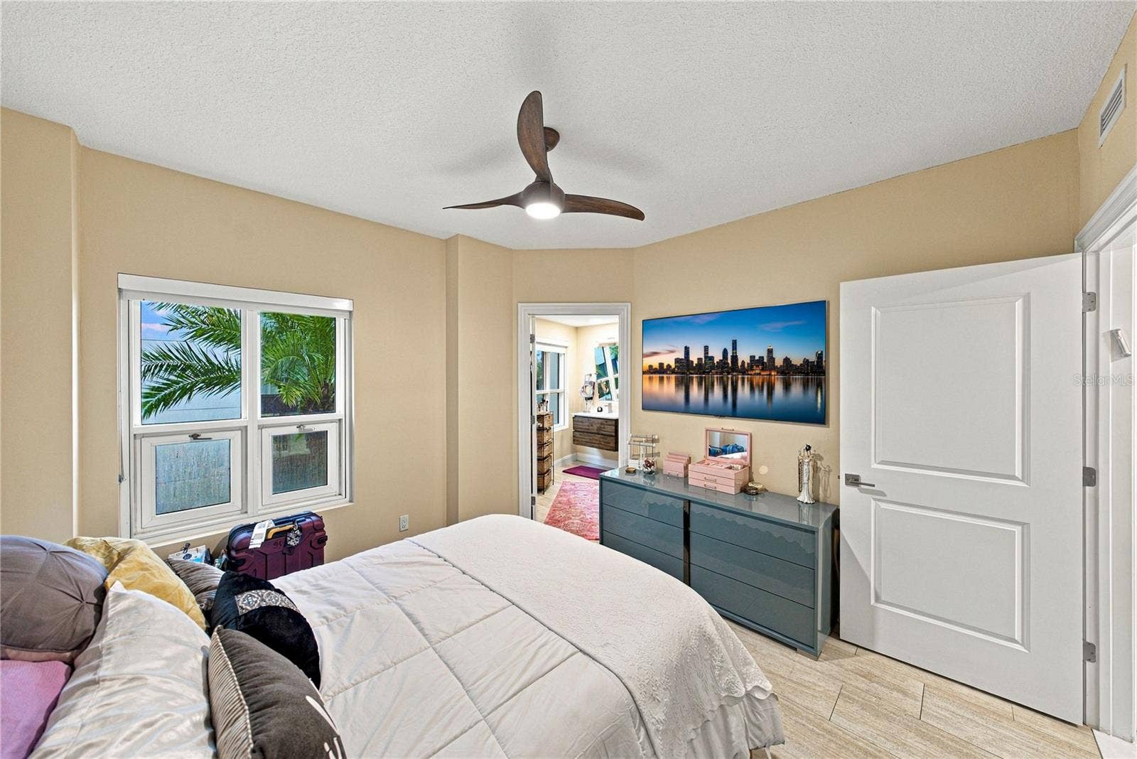 450 KNIGHTS RUN AVENUE, #405, Tampa, FL 33602 450 KNIGHTS RUN AVENUE, #405, Tampa, FL 33602