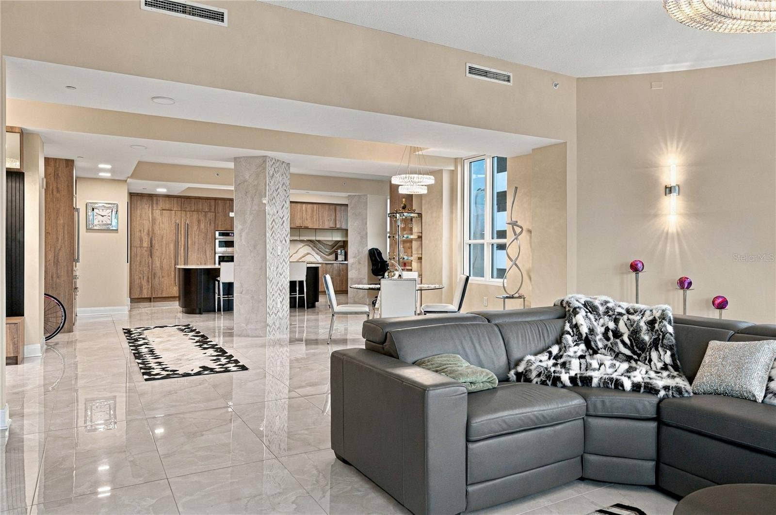 450 KNIGHTS RUN AVENUE, #405, Tampa, FL 33602 450 KNIGHTS RUN AVENUE, #405, Tampa, FL 33602