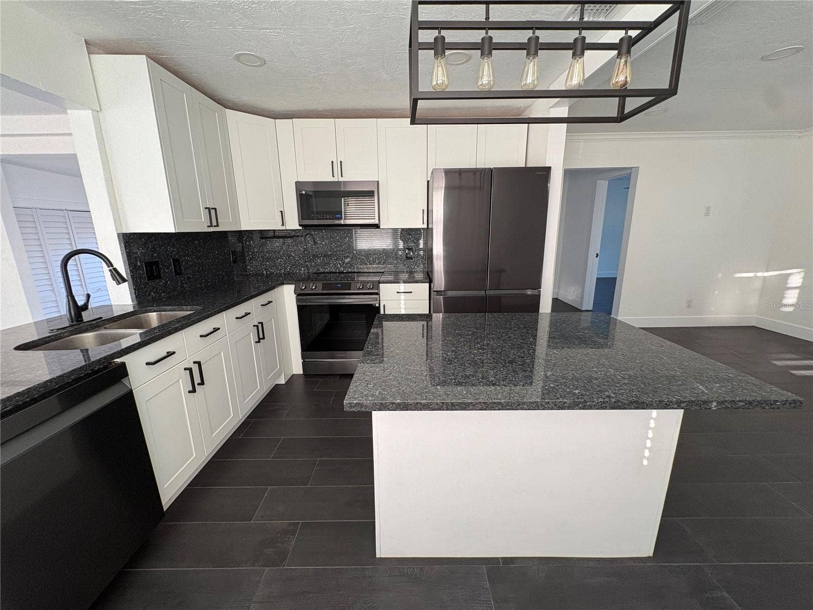 6570 67TH AVENUE N, Pinellas Park, FL 33781 Kitchen