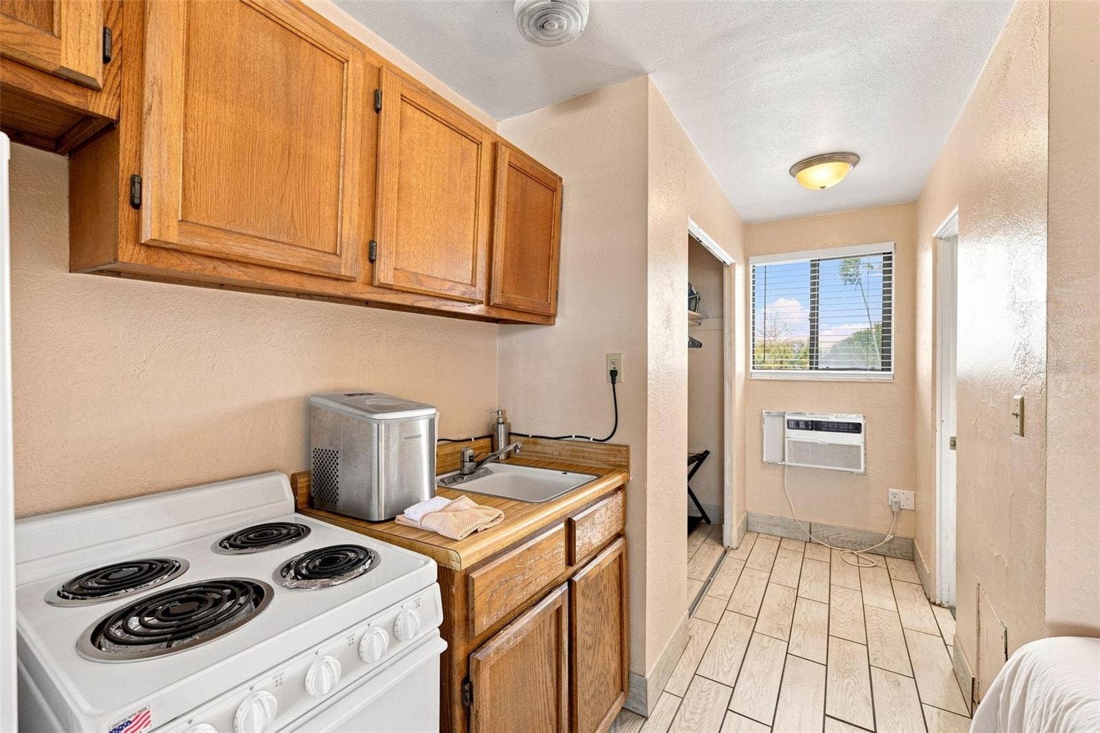 10450 GULF BOULEVARD, Treasure Island, FL 33706 10450 GULF BOULEVARD, Treasure Island, FL 33706