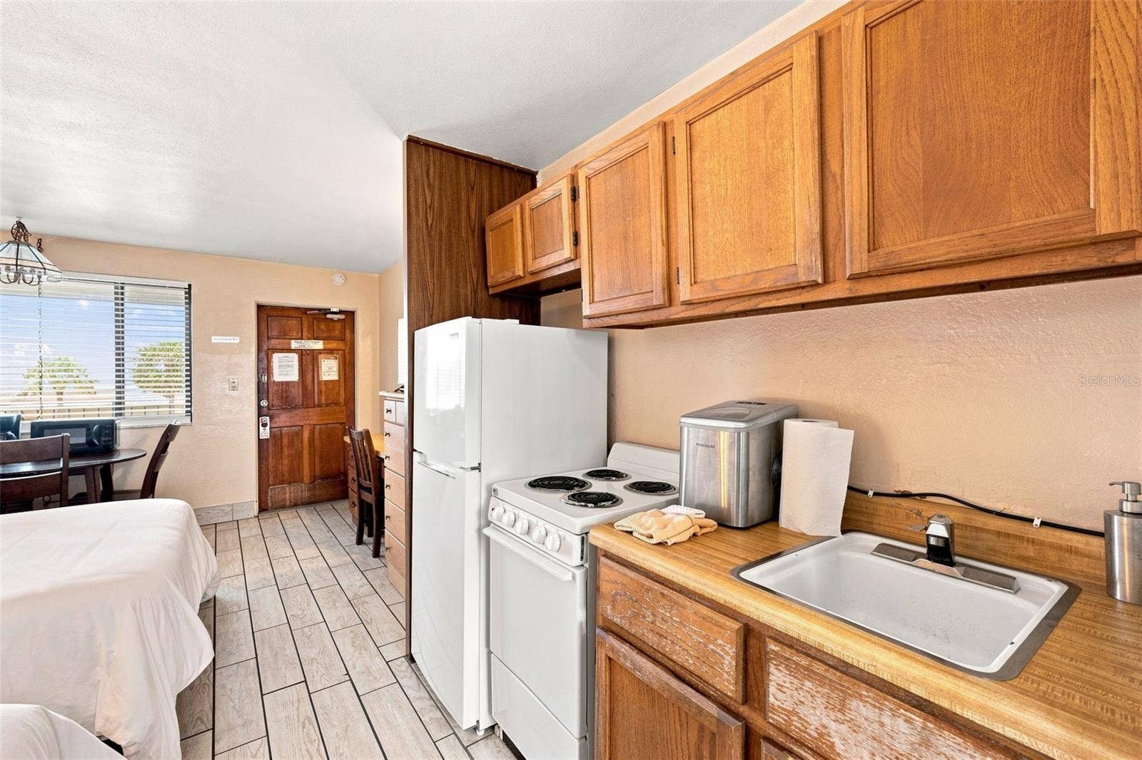 10450 GULF BOULEVARD, Treasure Island, FL 33706 10450 GULF BOULEVARD, Treasure Island, FL 33706