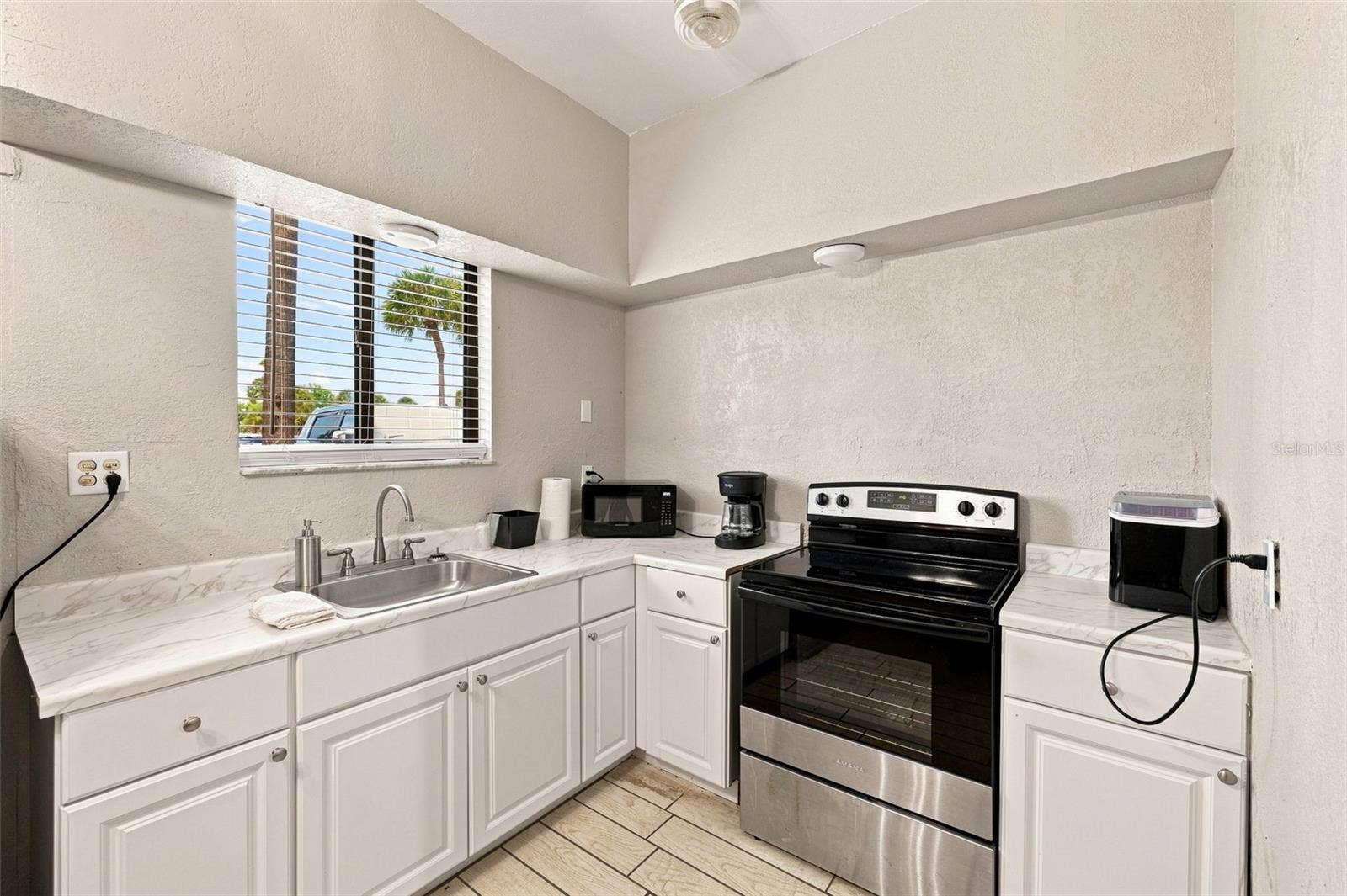 10450 GULF BOULEVARD, Treasure Island, FL 33706 10450 GULF BOULEVARD, Treasure Island, FL 33706