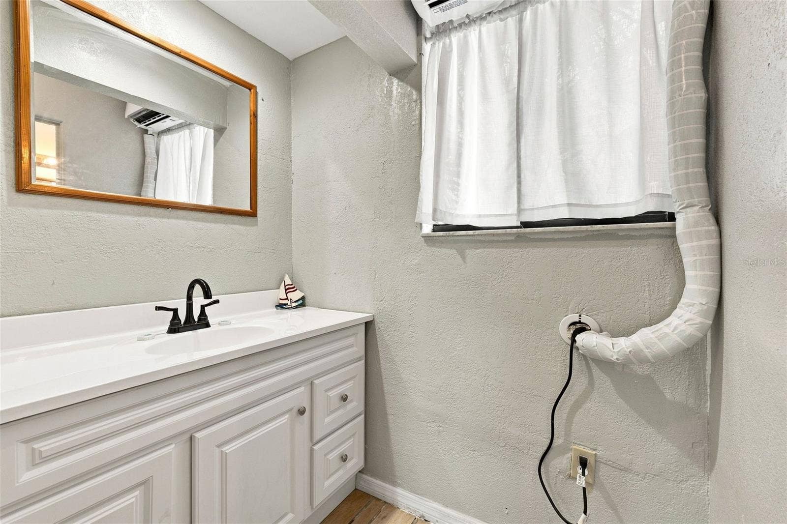 10450 GULF BOULEVARD, Treasure Island, FL 33706 10450 GULF BOULEVARD, Treasure Island, FL 33706