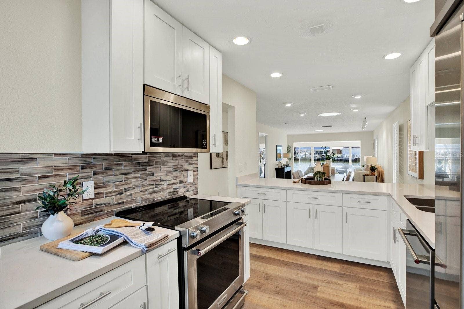 594 BOCA CIEGA POINT BOULEVARD N, St Petersburg, FL 33708 Kitchen