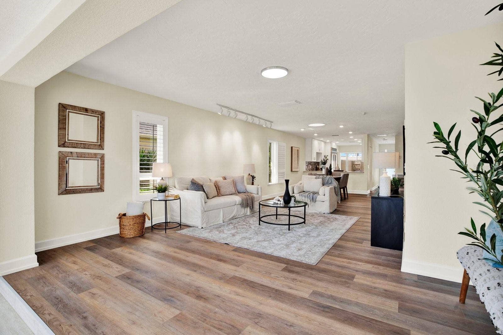 594 BOCA CIEGA POINT BOULEVARD N, St Petersburg, FL 33708 Living Room