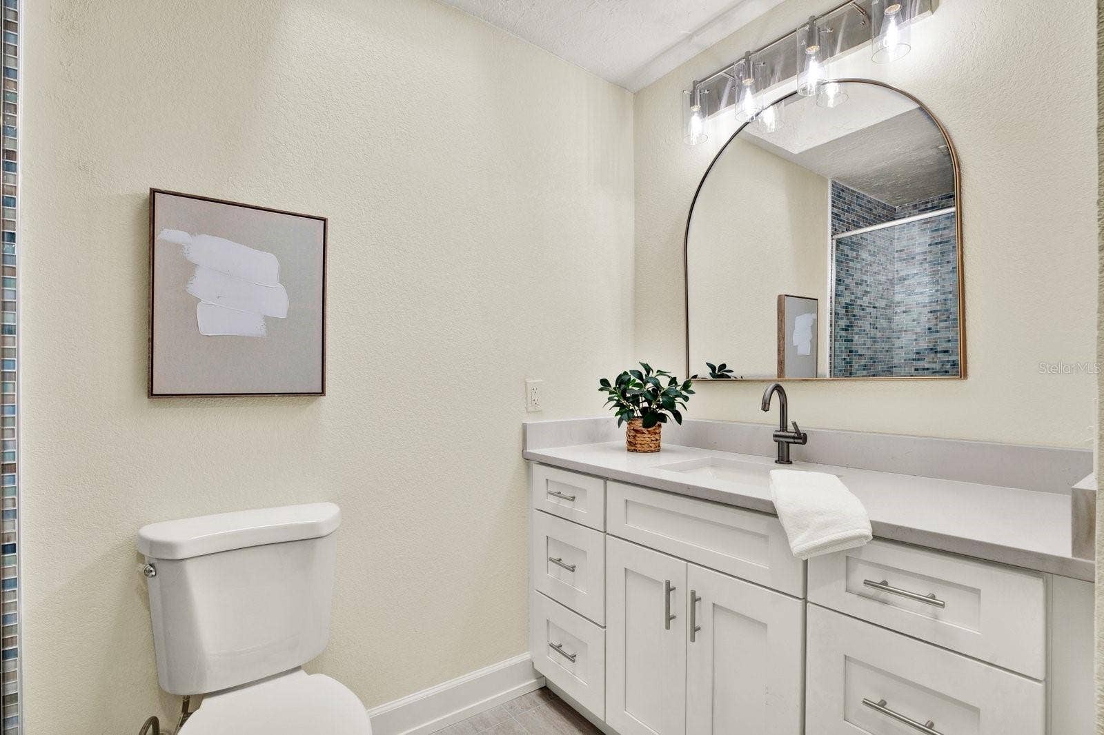 594 BOCA CIEGA POINT BOULEVARD N, St Petersburg, FL 33708 Bathroom