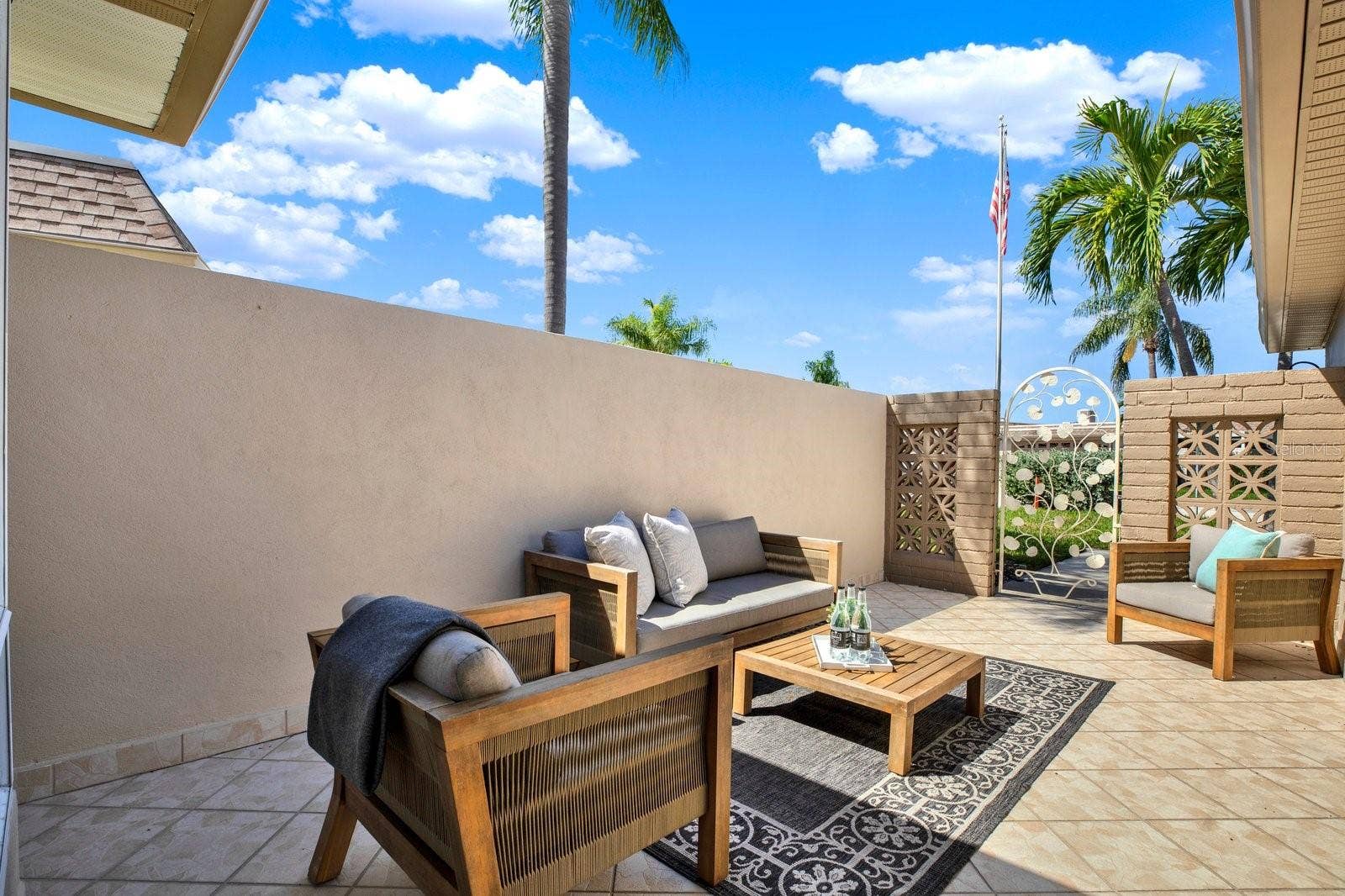 594 BOCA CIEGA POINT BOULEVARD N, St Petersburg, FL 33708 Patio
