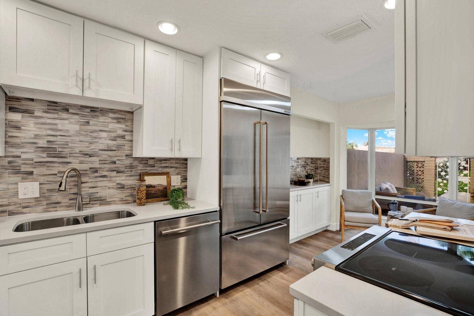 594 BOCA CIEGA POINT BOULEVARD N, St Petersburg, FL 33708 Kitchen