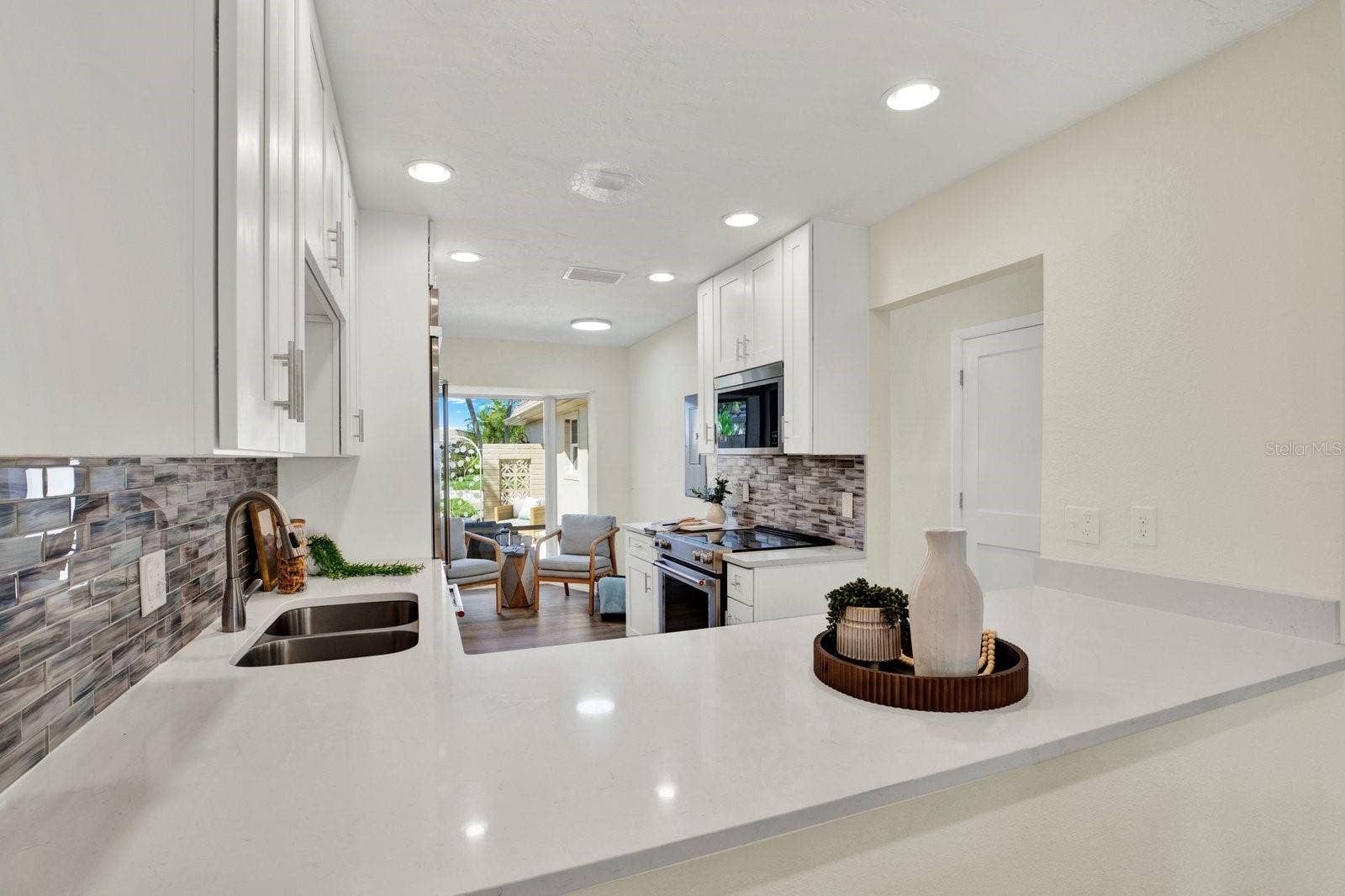 594 BOCA CIEGA POINT BOULEVARD N, St Petersburg, FL 33708 Kitchen