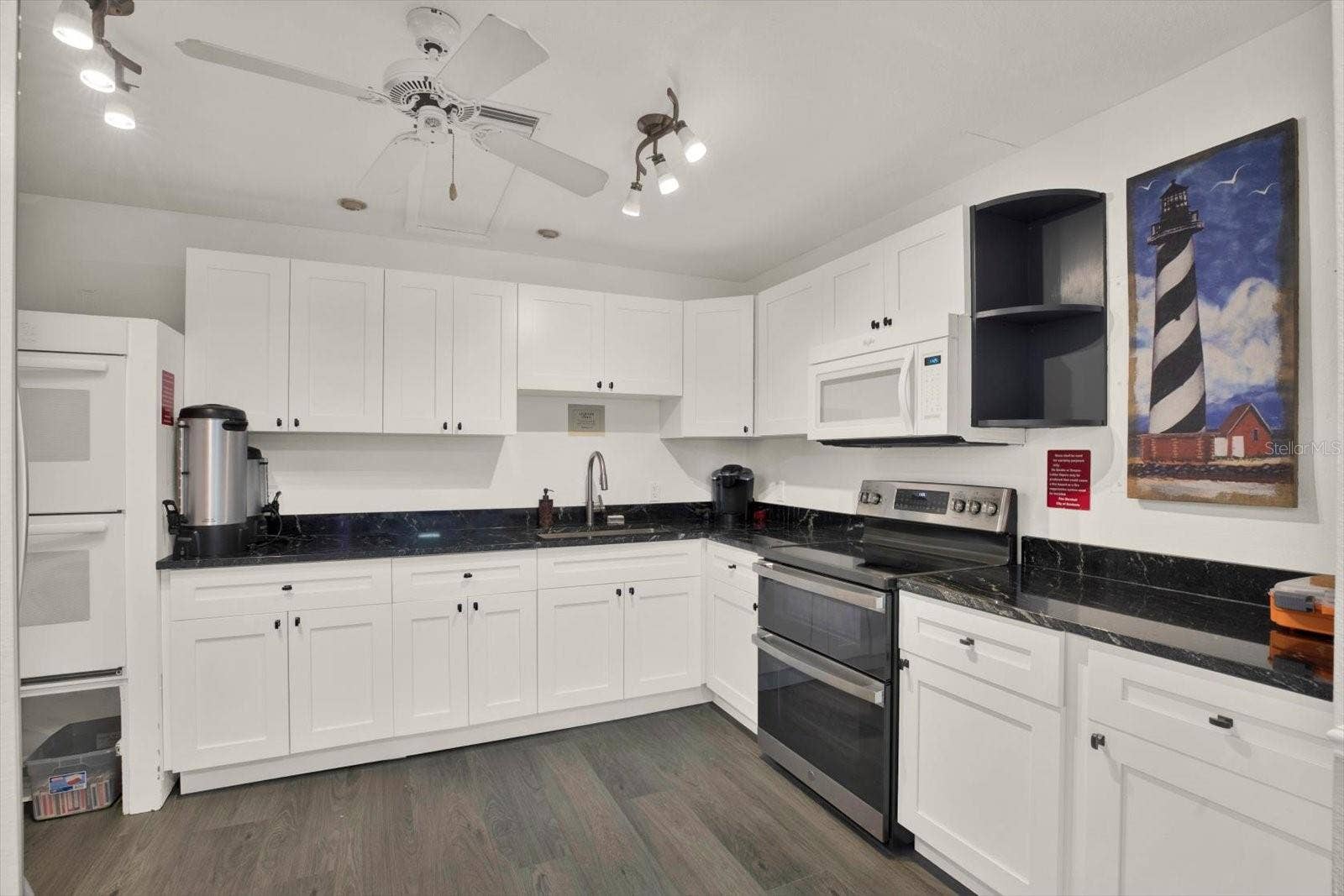 594 BOCA CIEGA POINT BOULEVARD N, St Petersburg, FL 33708 Clubhouse kitchen