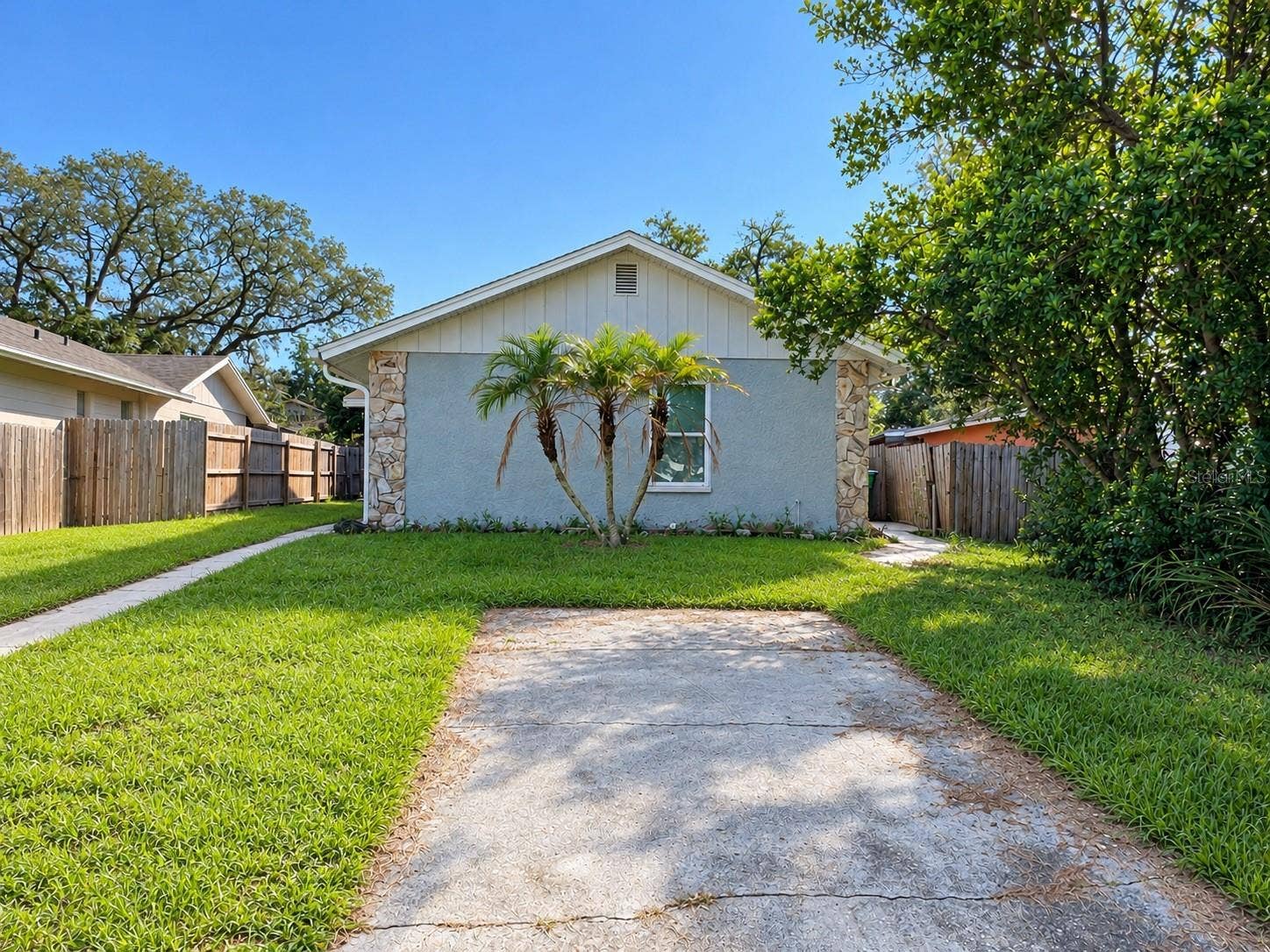 10417 N HARTTS DRIVE, Tampa, FL 33617