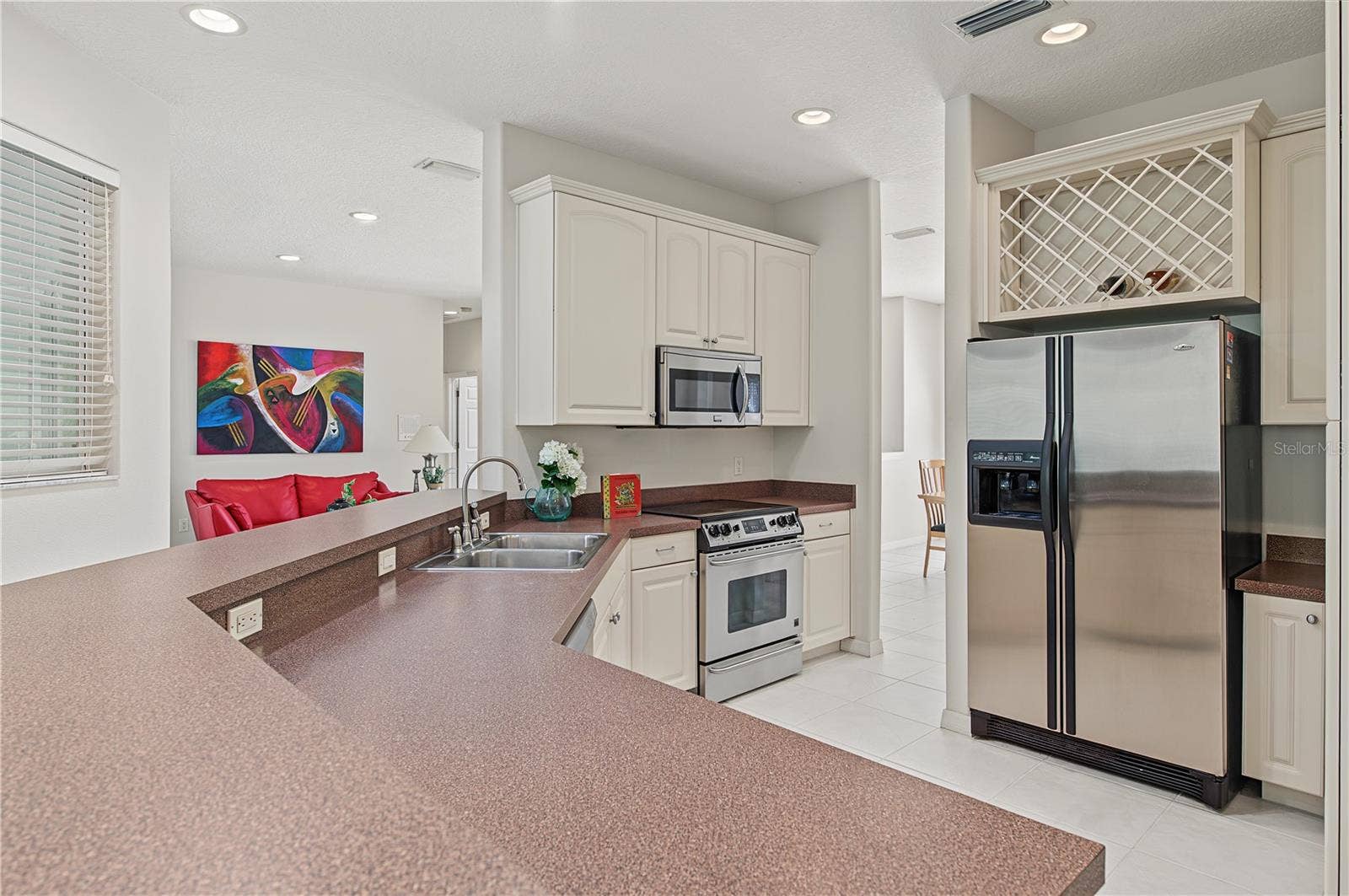 Open Kitchen to the Living Room and Family Room, stainless steelappliances.