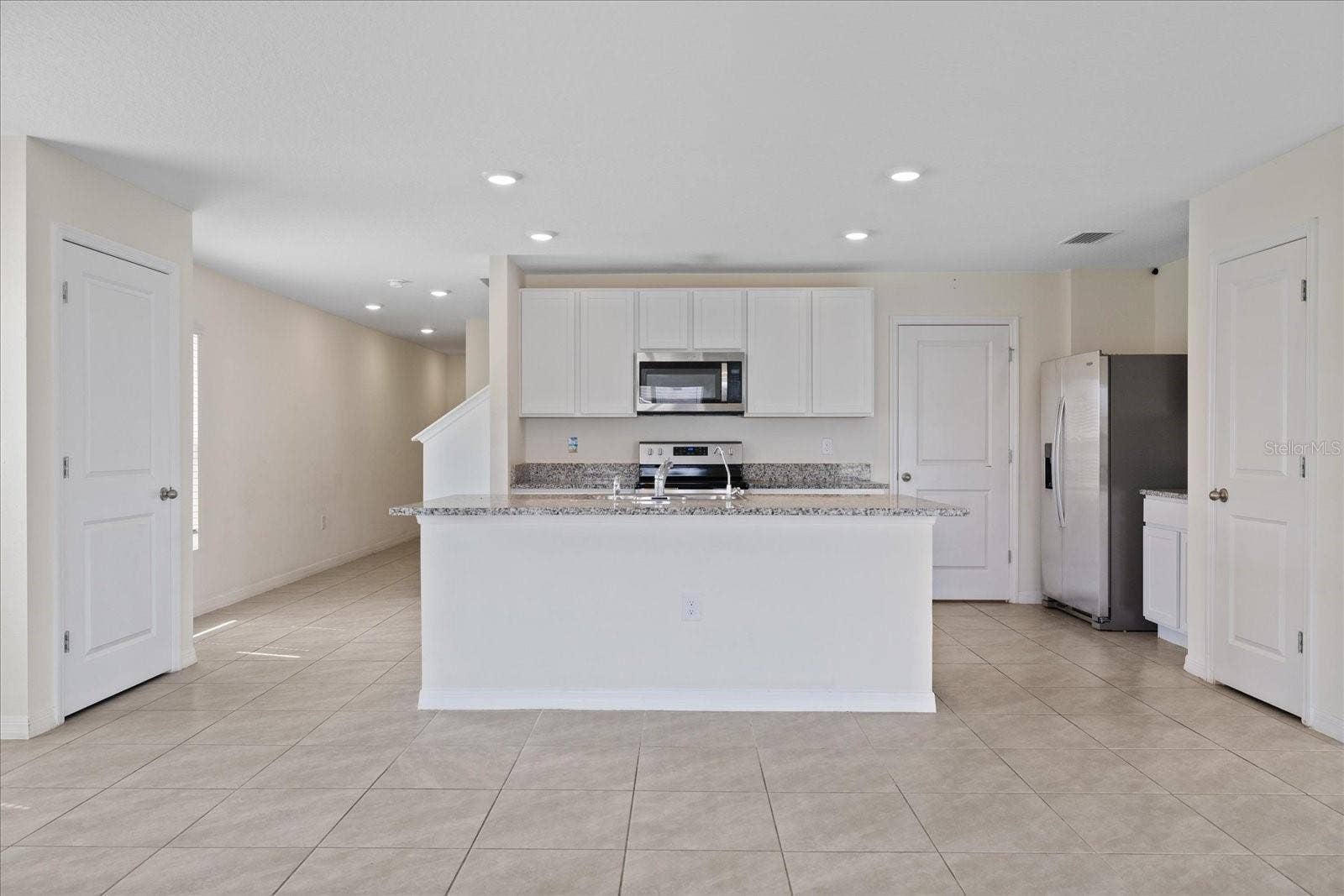 4568 SAND DOLLAR WAY, Zephyrhills, FL 33541 Kitchen