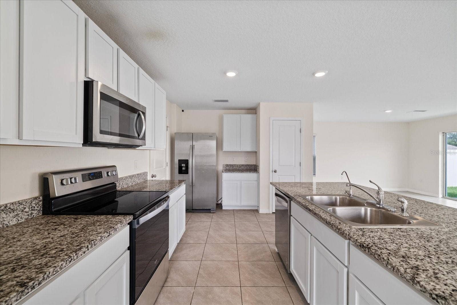 4568 SAND DOLLAR WAY, Zephyrhills, FL 33541 Kitchen