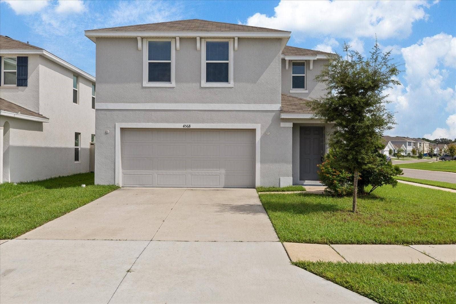 4568 SAND DOLLAR WAY, Zephyrhills, FL 33541 Front of the house