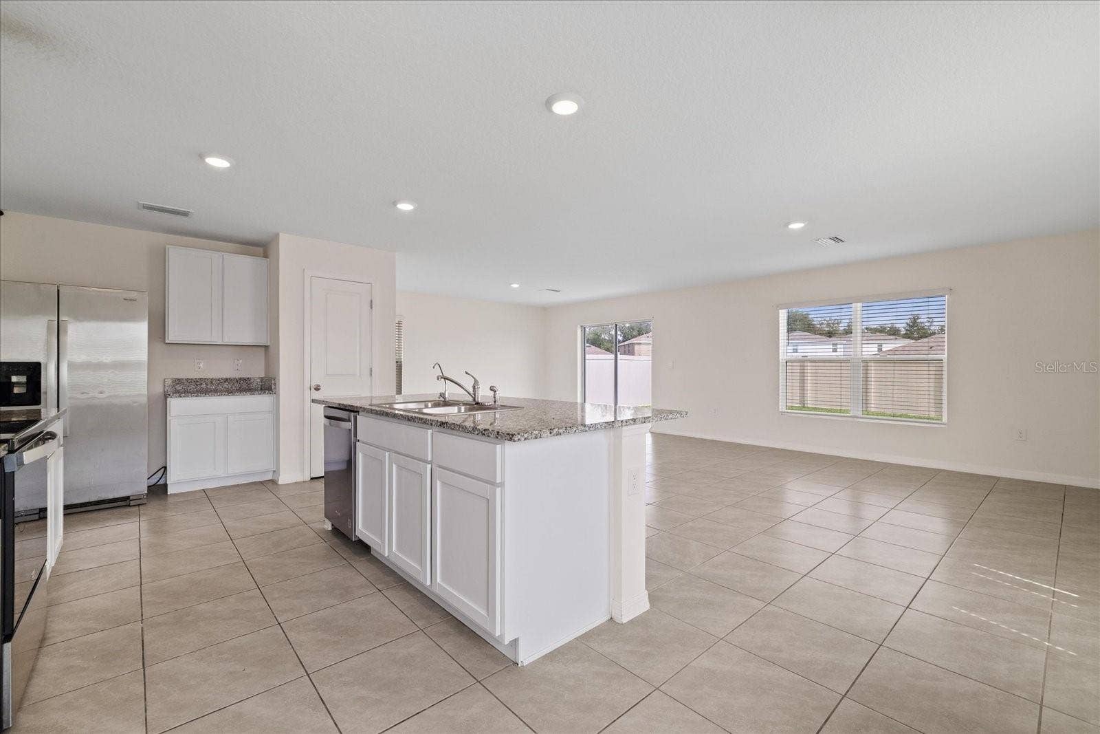 4568 SAND DOLLAR WAY, Zephyrhills, FL 33541 Kitchen