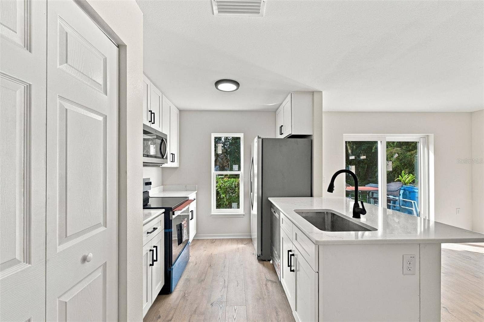 9951 ASHBURN LAKE DRIVE, Tampa, FL 33610 9951 ASHBURN LAKE DRIVE, Tampa, FL 33610