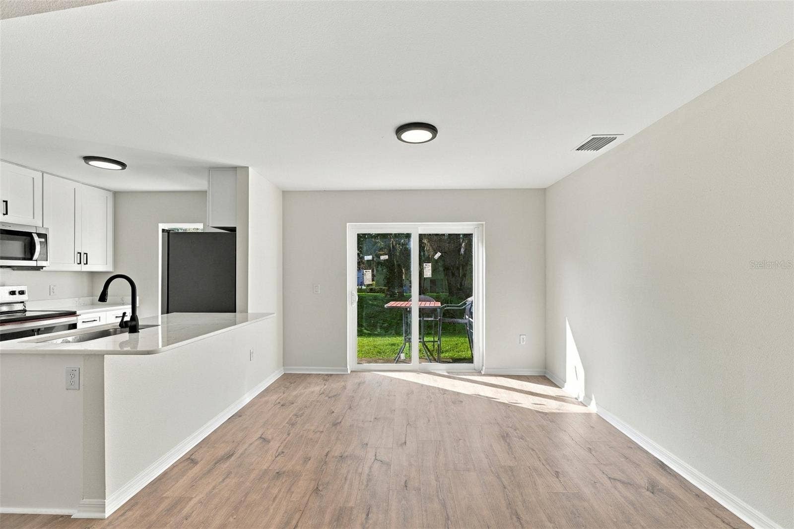 9951 ASHBURN LAKE DRIVE, Tampa, FL 33610 9951 ASHBURN LAKE DRIVE, Tampa, FL 33610