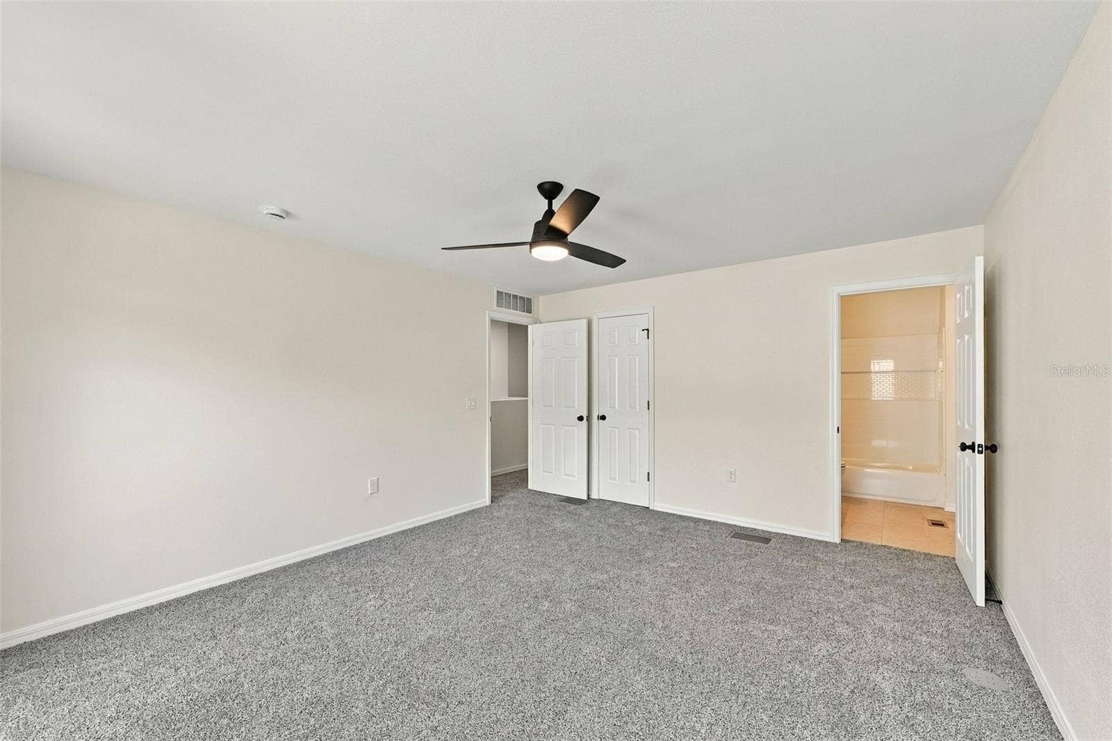 9951 ASHBURN LAKE DRIVE, Tampa, FL 33610 9951 ASHBURN LAKE DRIVE, Tampa, FL 33610