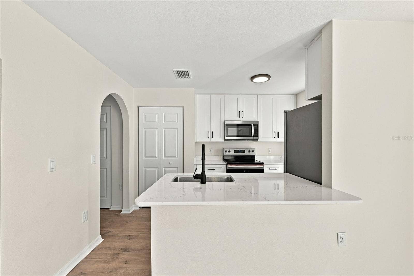 9951 ASHBURN LAKE DRIVE, Tampa, FL 33610 9951 ASHBURN LAKE DRIVE, Tampa, FL 33610
