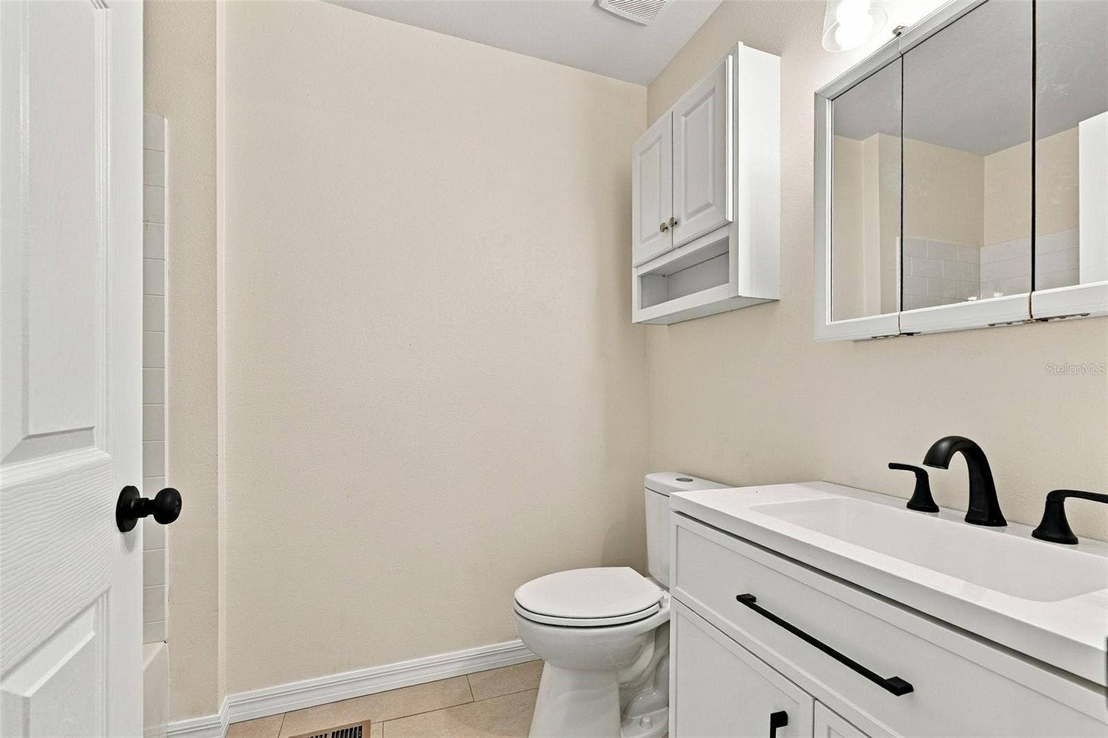 9951 ASHBURN LAKE DRIVE, Tampa, FL 33610 9951 ASHBURN LAKE DRIVE, Tampa, FL 33610