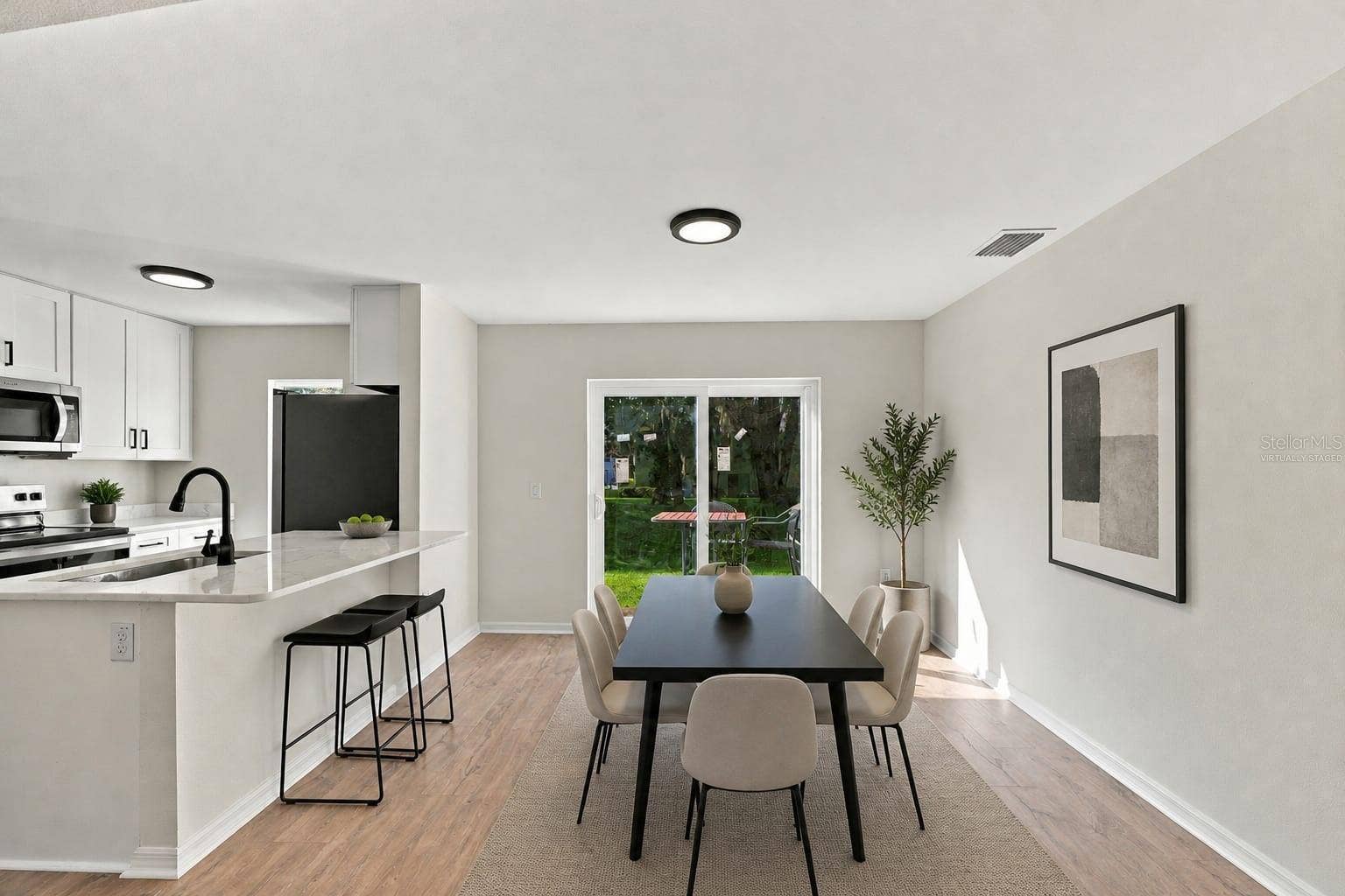9951 ASHBURN LAKE DRIVE, Tampa, FL 33610 virtually staged