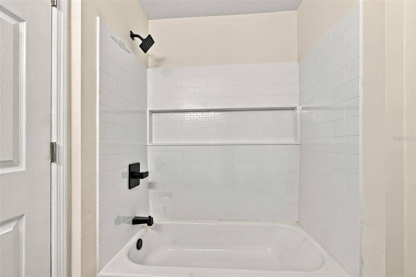 9951 ASHBURN LAKE DRIVE, Tampa, FL 33610 9951 ASHBURN LAKE DRIVE, Tampa, FL 33610