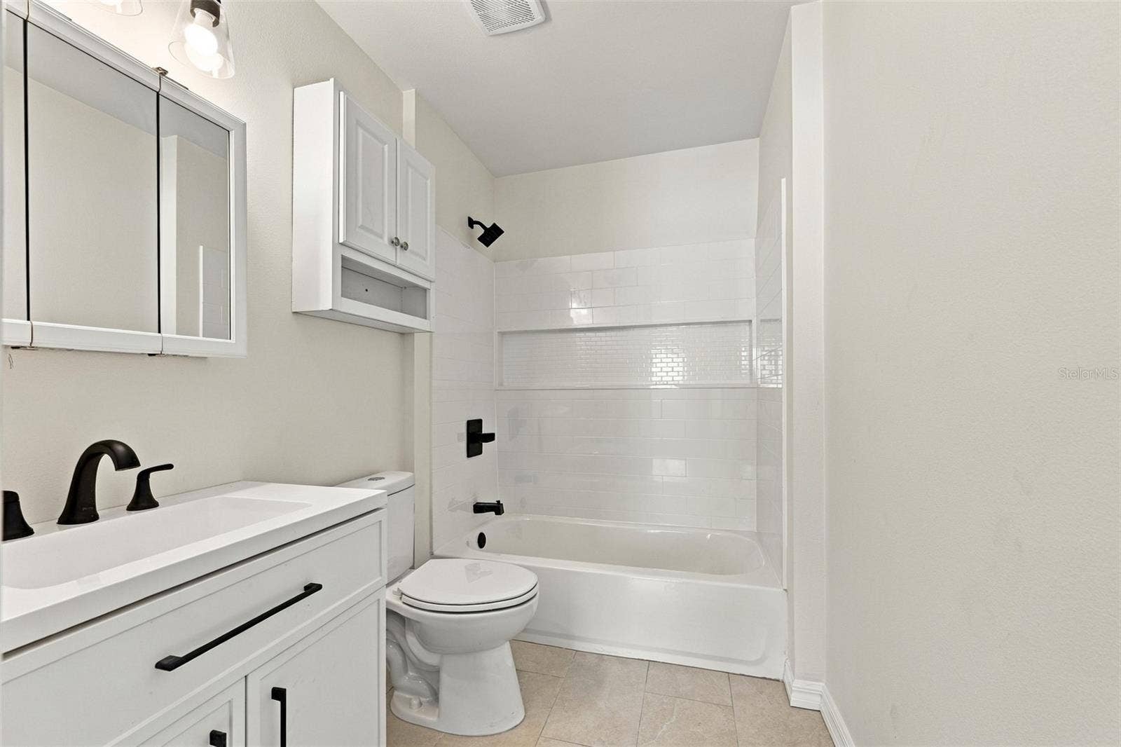 9951 ASHBURN LAKE DRIVE, Tampa, FL 33610 9951 ASHBURN LAKE DRIVE, Tampa, FL 33610