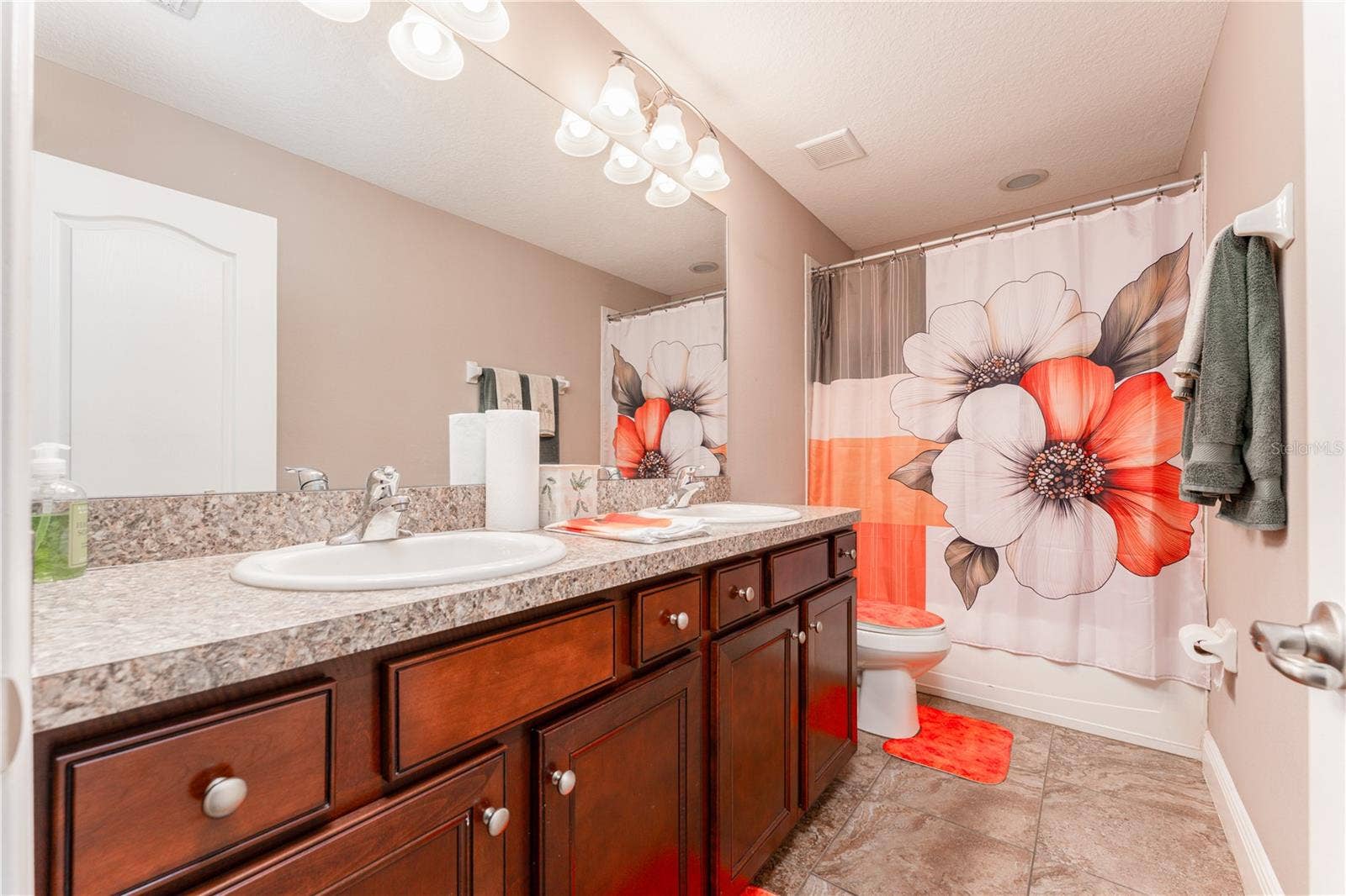 215 PARSONS WOODS DRIVE, Seffner, FL 33584 215 PARSONS WOODS DRIVE, Seffner, FL 33584