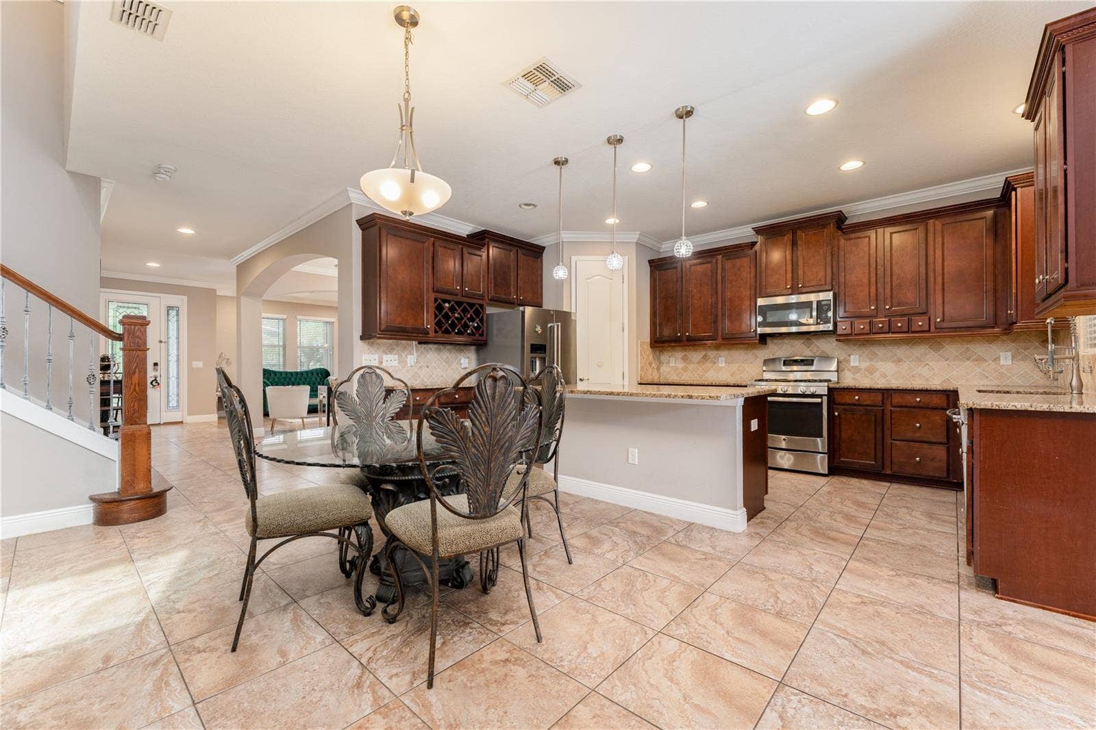 215 PARSONS WOODS DRIVE, Seffner, FL 33584 215 PARSONS WOODS DRIVE, Seffner, FL 33584