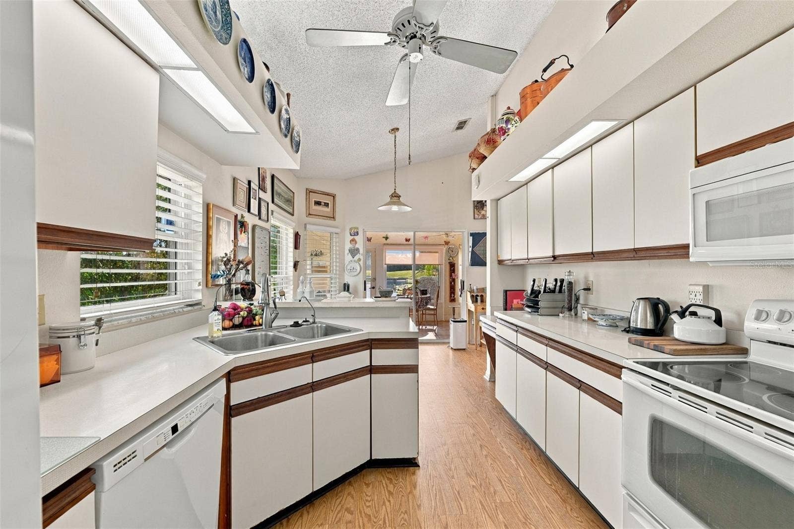 1803 E DEL WEBB BOULEVARD, Sun City Center, FL 33573 1803 E DEL WEBB BOULEVARD, Sun City Center, FL 33573