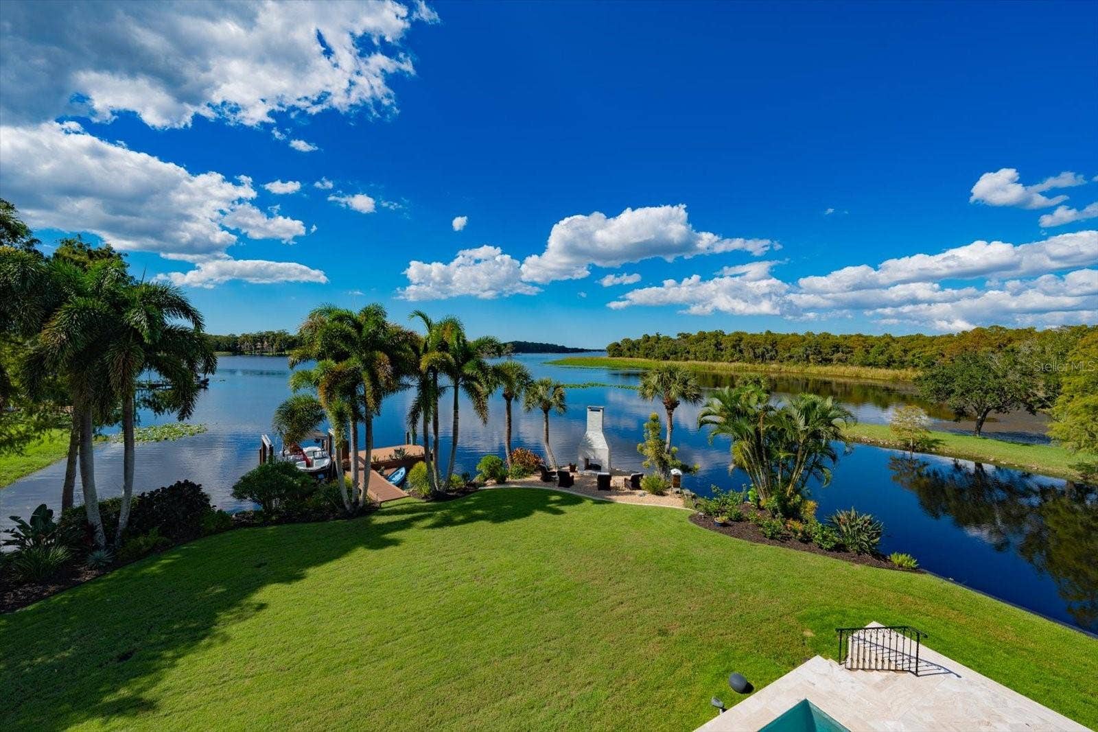 2056 COVE TRACE, Palm Harbor, FL 34685 You'll have it ALL HERE!