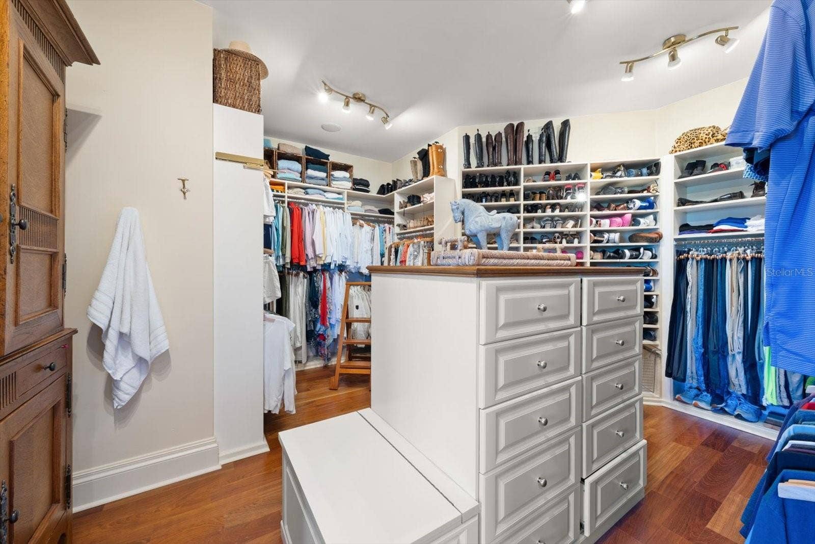 2056 COVE TRACE, Palm Harbor, FL 34685 Custom-Designed Dressing Closet