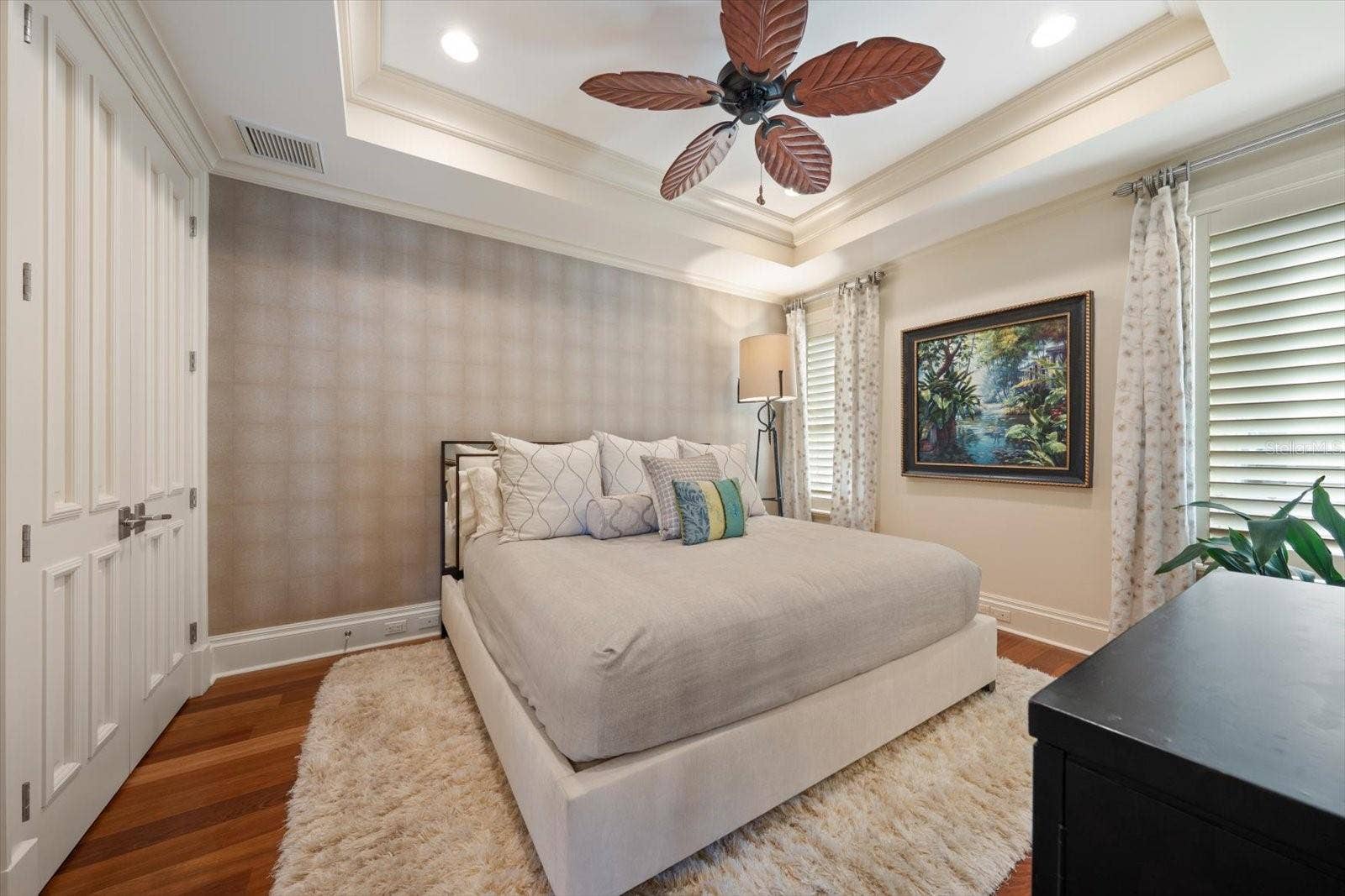 2056 COVE TRACE, Palm Harbor, FL 34685 Downstairs Guest Bedroom with connecting full bathroom