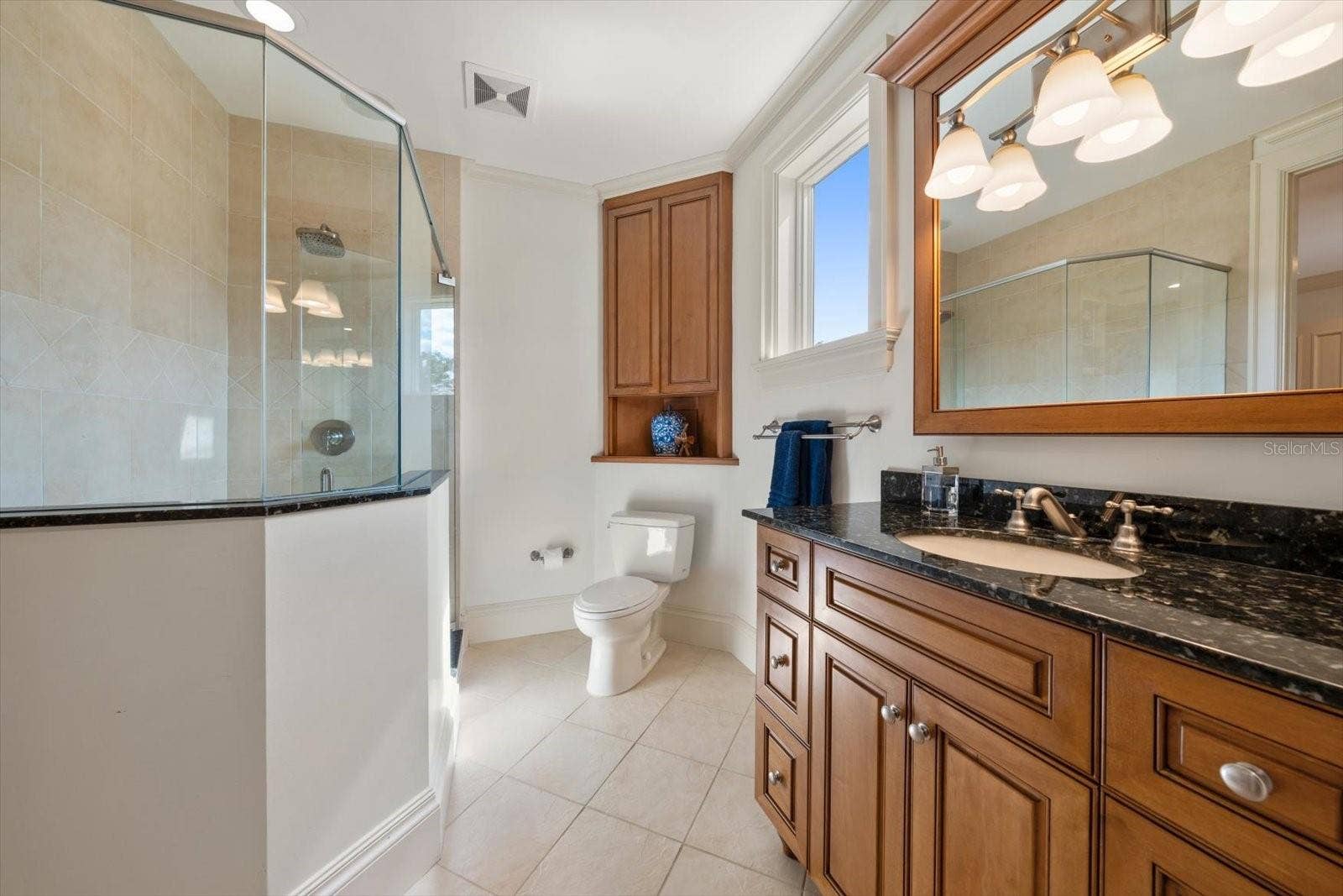 2056 COVE TRACE, Palm Harbor, FL 34685 Full Bathroom connecting to Bedroom #5